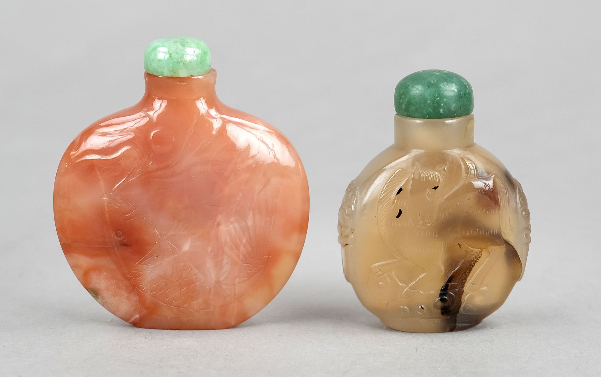 2 Snuffbottles, China, Qing dynasty(1644-1912), 19th century, probably both agate, carved decoration