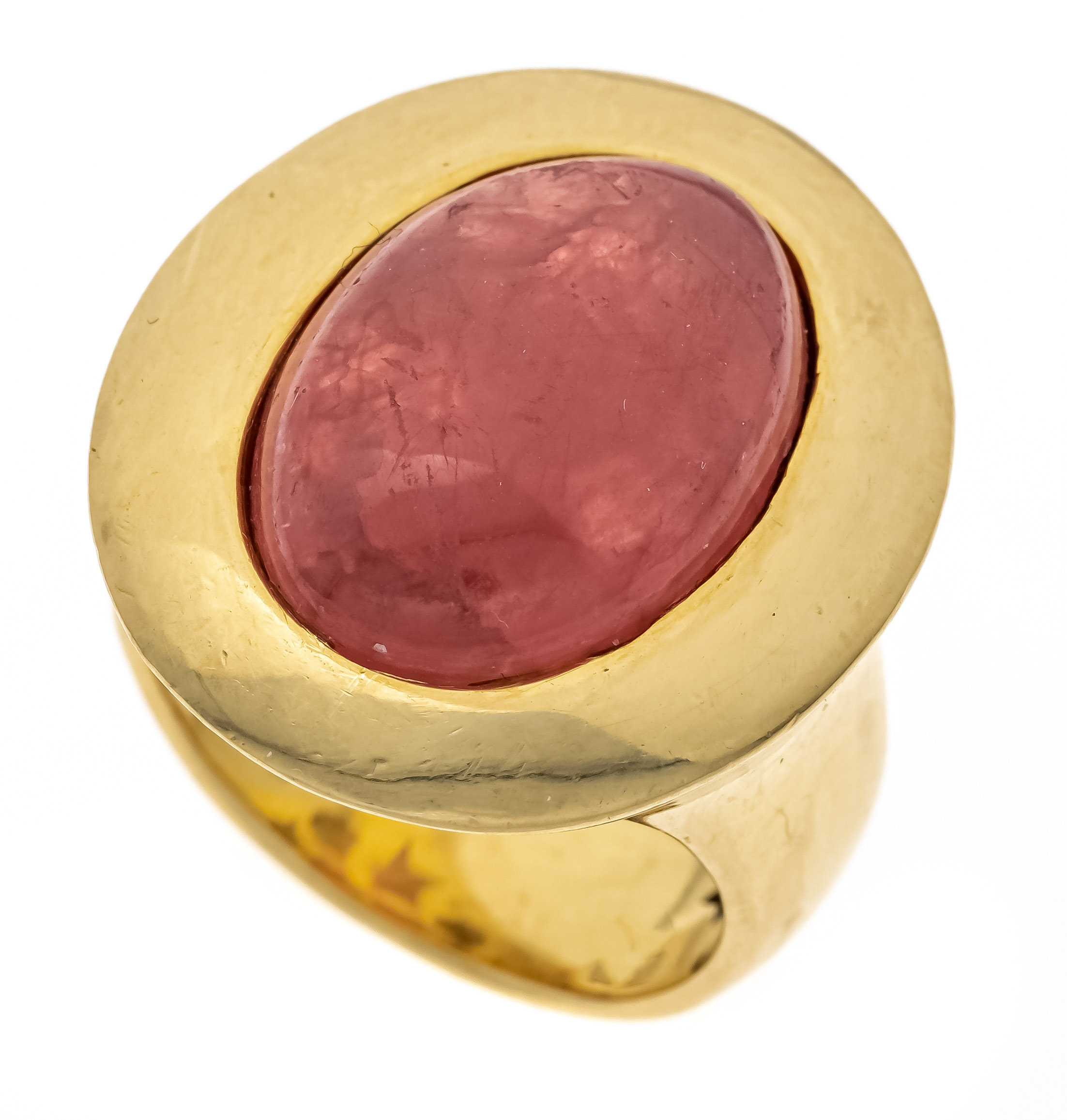 Tourmaline ring GG 750/000 with one oval tourmaline cabochon 17,5 x 12,9 mm, yellowish pink,