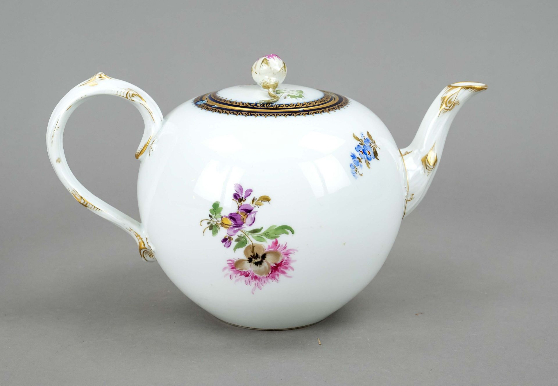 Teapot, Meissen, 19th century, 1st choice, with polychrome floral painting, cobalt blue rim and gold - Image 2 of 2