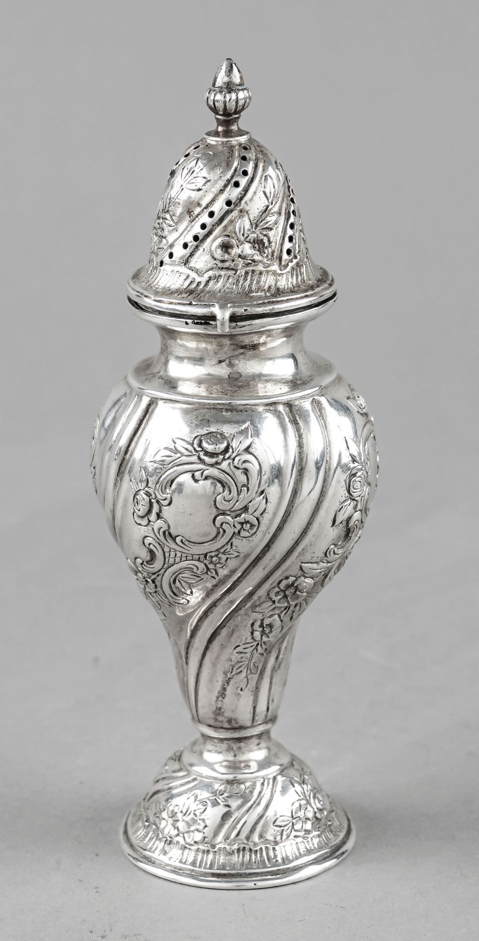 Sugar shaker, around 1900, silver tested, round domed stand, body in the shape of a lidded vase,