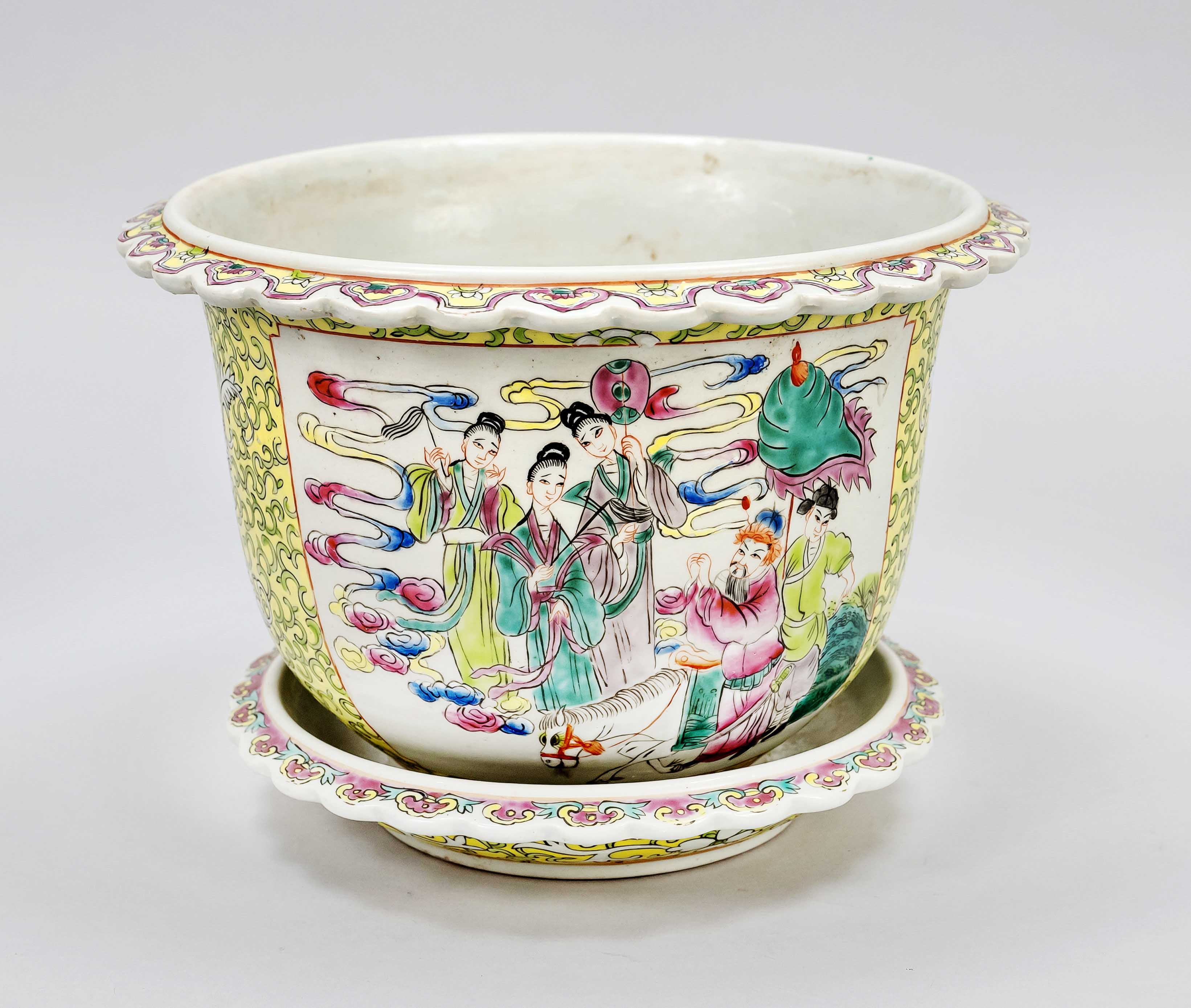 Cachepot Famille Jaune with original saucer, China, c. 1900, porcelain with yellow-domed enamel