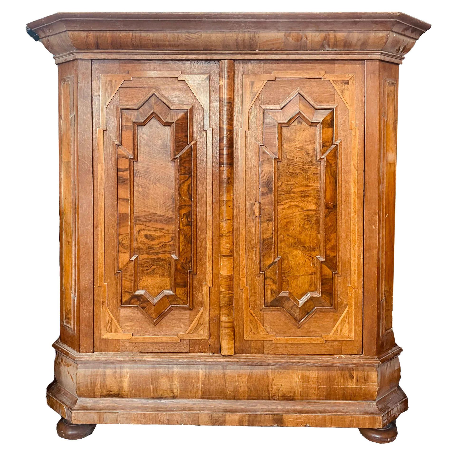 Baroque plank cabinet, 18th century, solid oak and walnut and veneered, 2-door dismountable corpus