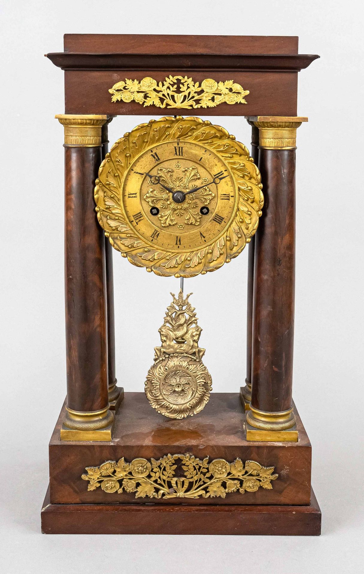 Portal clock root wood, 2nd half of 19th century, with gilded bases and capitals, solid brass dial
