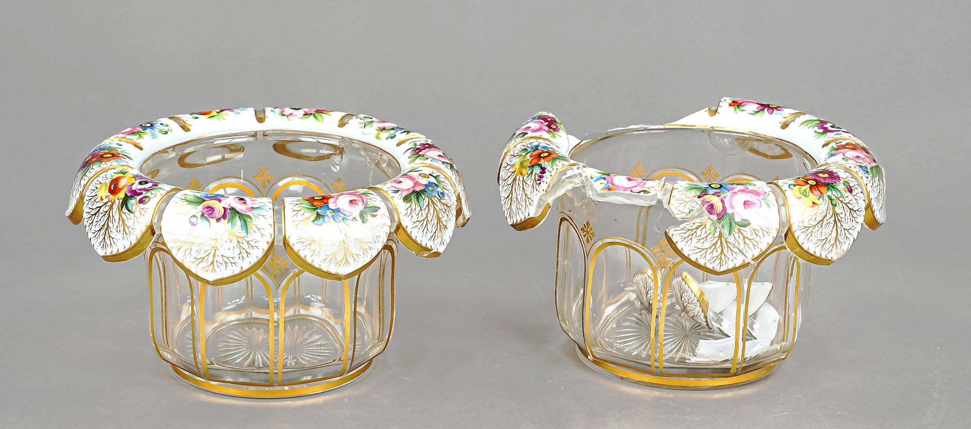 Pair of cachepots, probably (imperial) Russia, around 1900, round stand, straight angular wall, bent