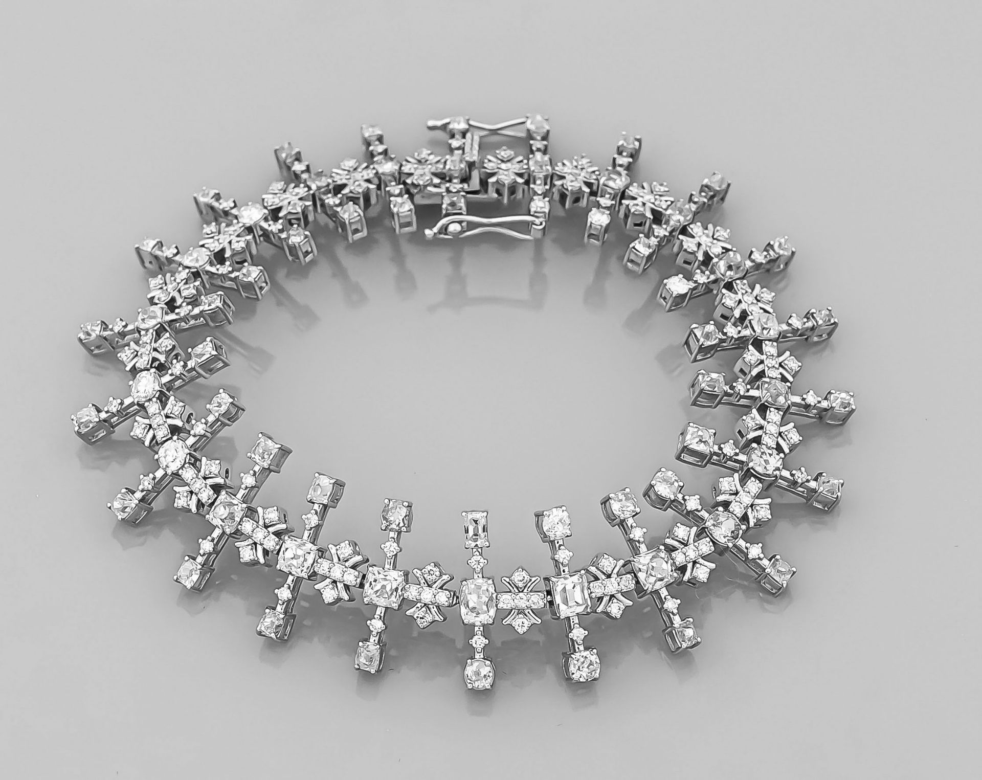 Old-cut diamond-brilliant bracelet WG 750/000 with altogether 220 old-cut diamonds and brilliants,