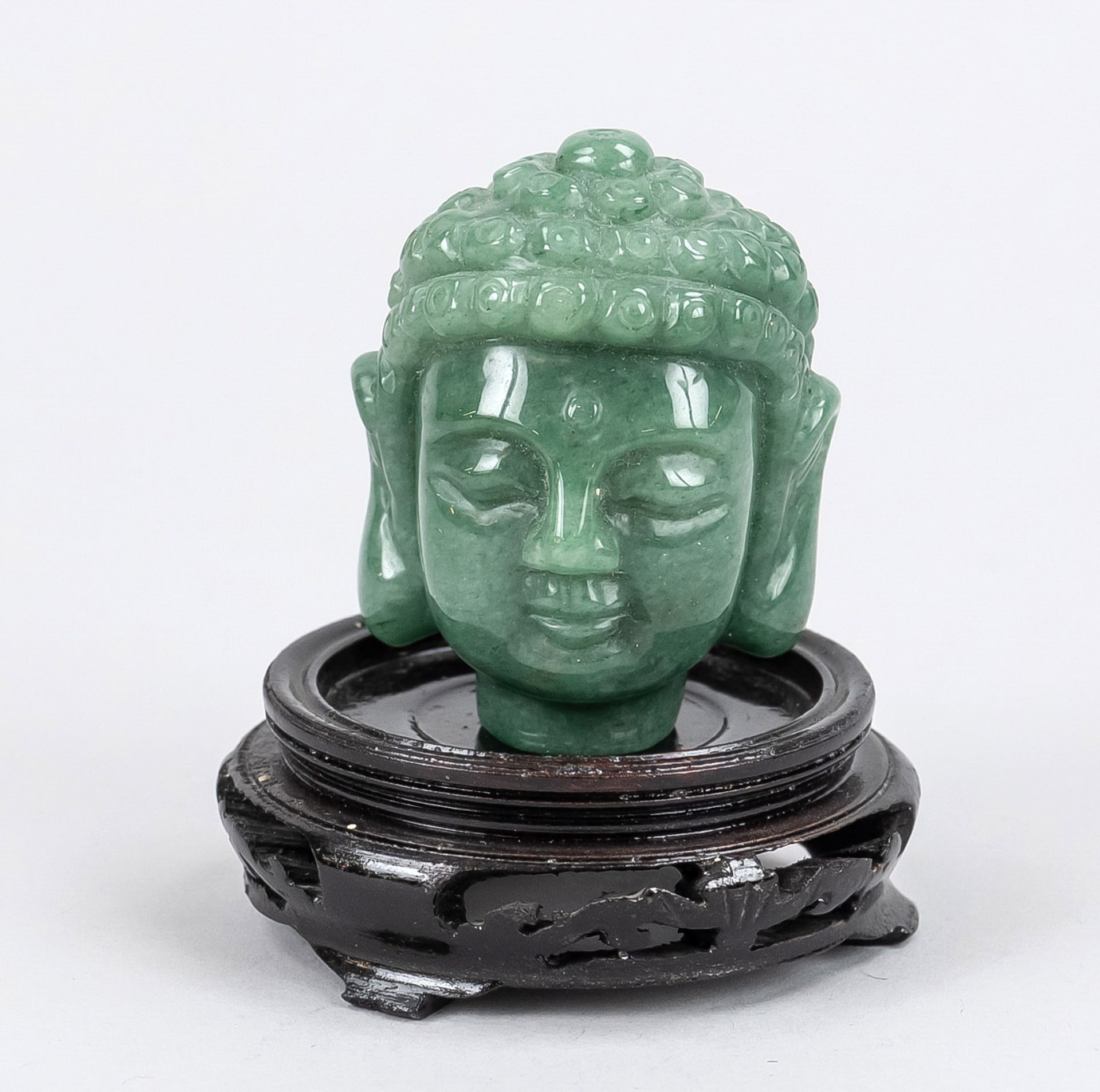 Buddha head, China, 20th c., probably jade carved, 5,3cm, 103g