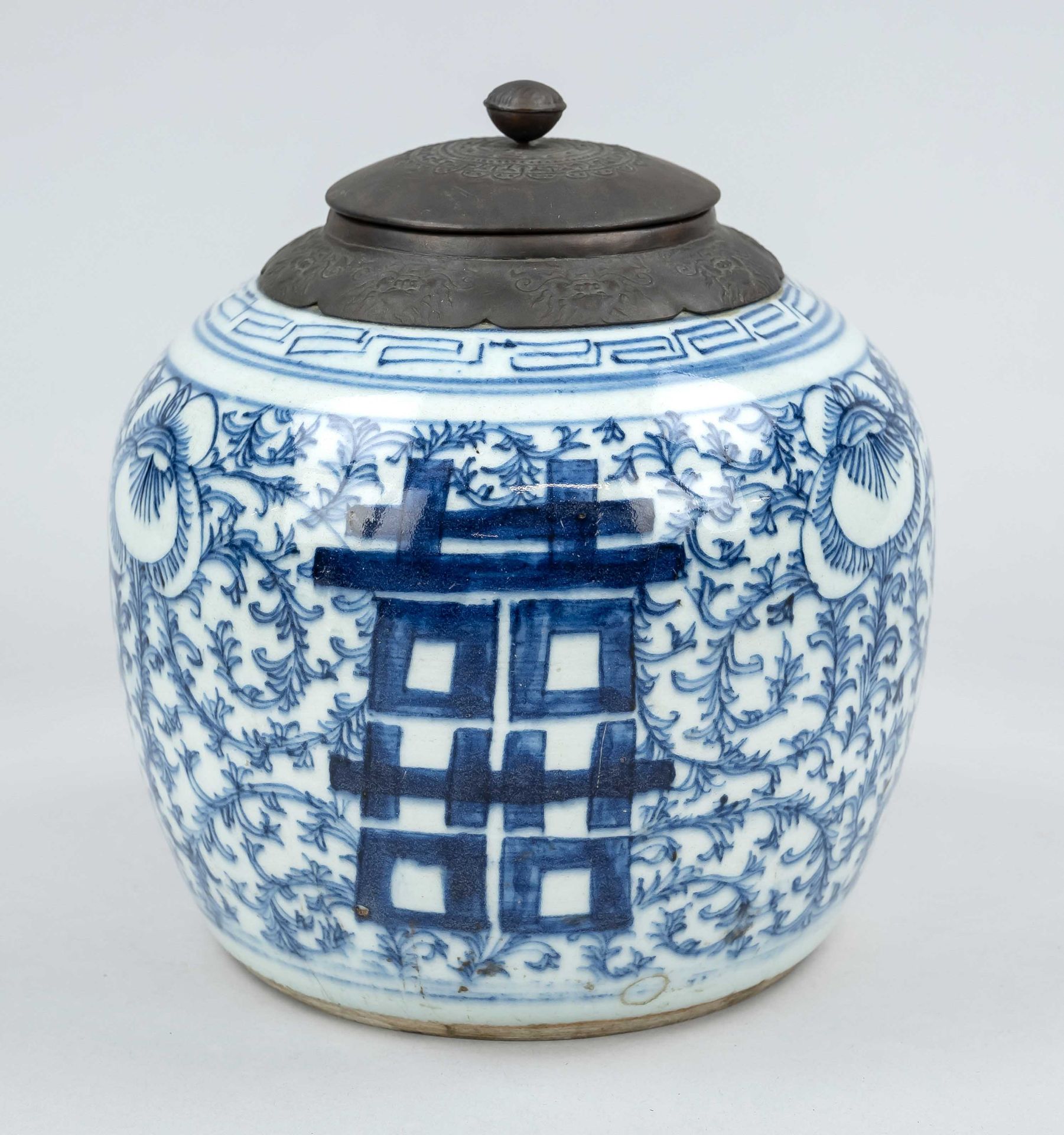 Blue and white lidded pot, China, Qing dynasty(1644-1912), 19th c., porcelain with coabalt blue