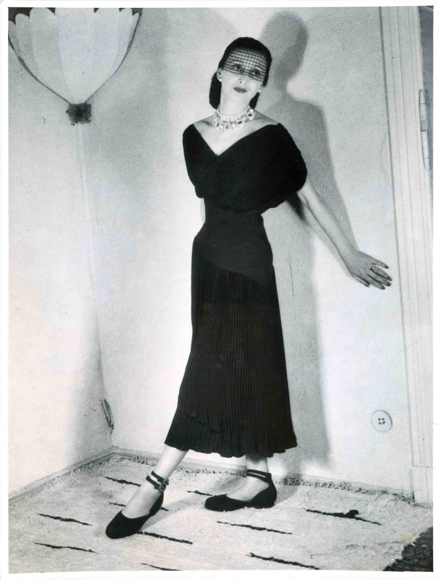 Man Ray (1890-1976), zwei Foto - Bild 2 aus 2