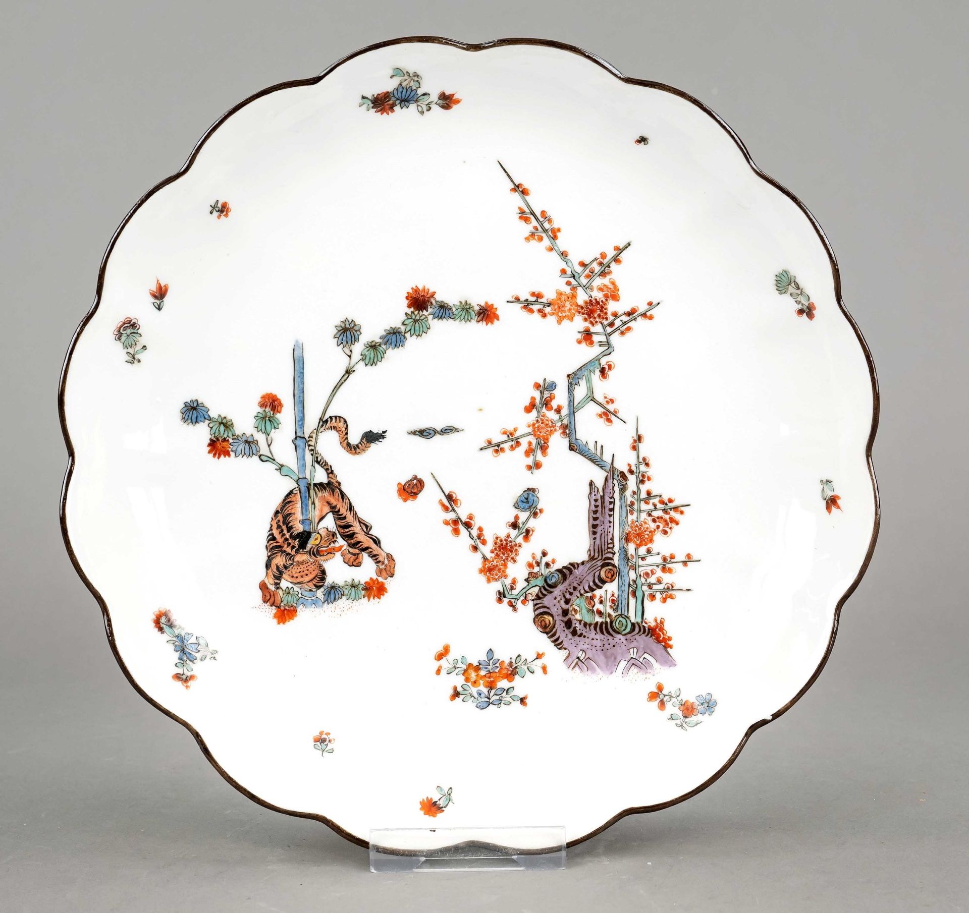 Rare bowl with wavy rim, Meissen, around 1735, round shape with matching wavy rim, polychrome