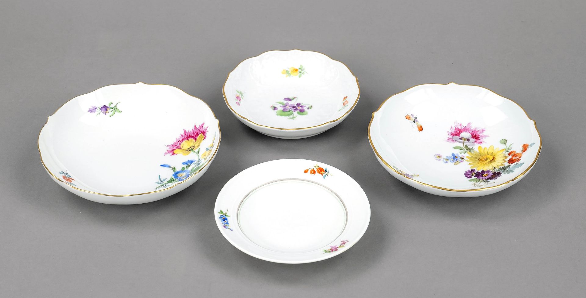 Four small bowls, Meissen, different marks, a.o. Knauf- u. Pfeifferzeit (1850-1934), mostly 1st