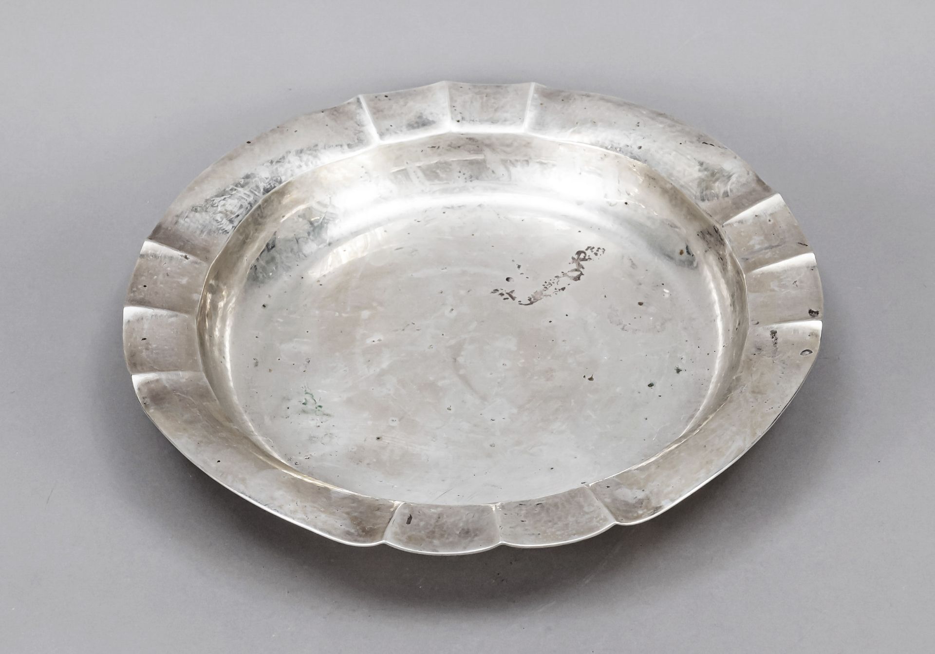 Round bowl, German, c. 1920/30, maker's mark Hugo Böhm, Schwäbisch Gmünd, silver 800/000, flag