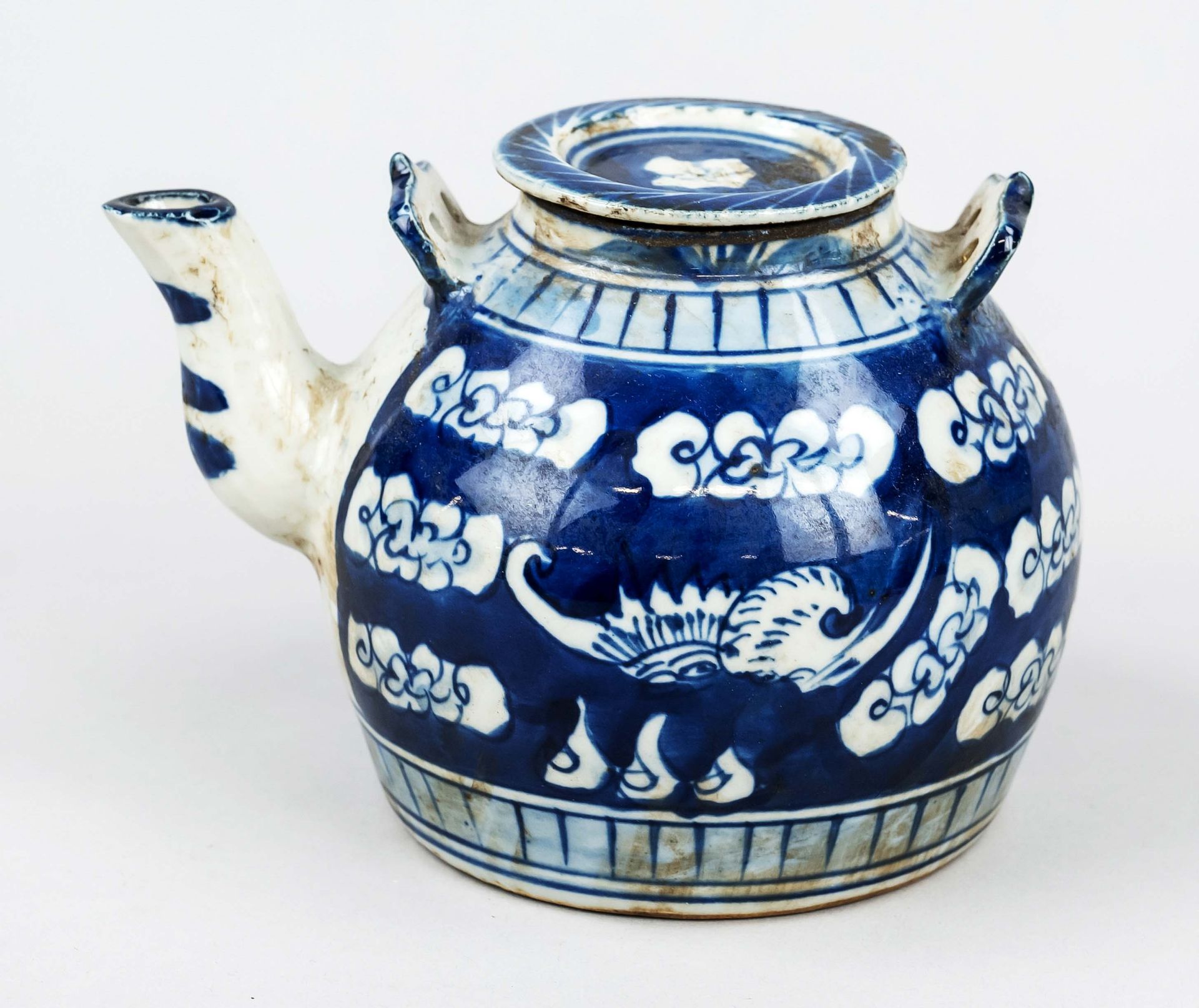 Blue and white teapot, China, Qing dynasty(1644-1912),19th century, porcelain with cobalt blue