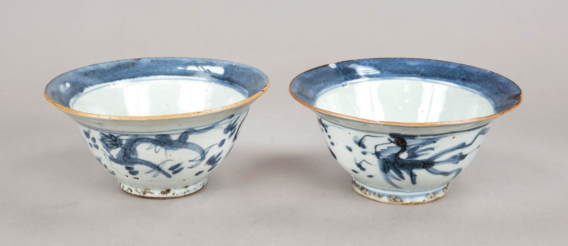 Pair of blue and white bowls, China, Qing dynasty(1644-1912), 18th-19th century, grayish porcelain