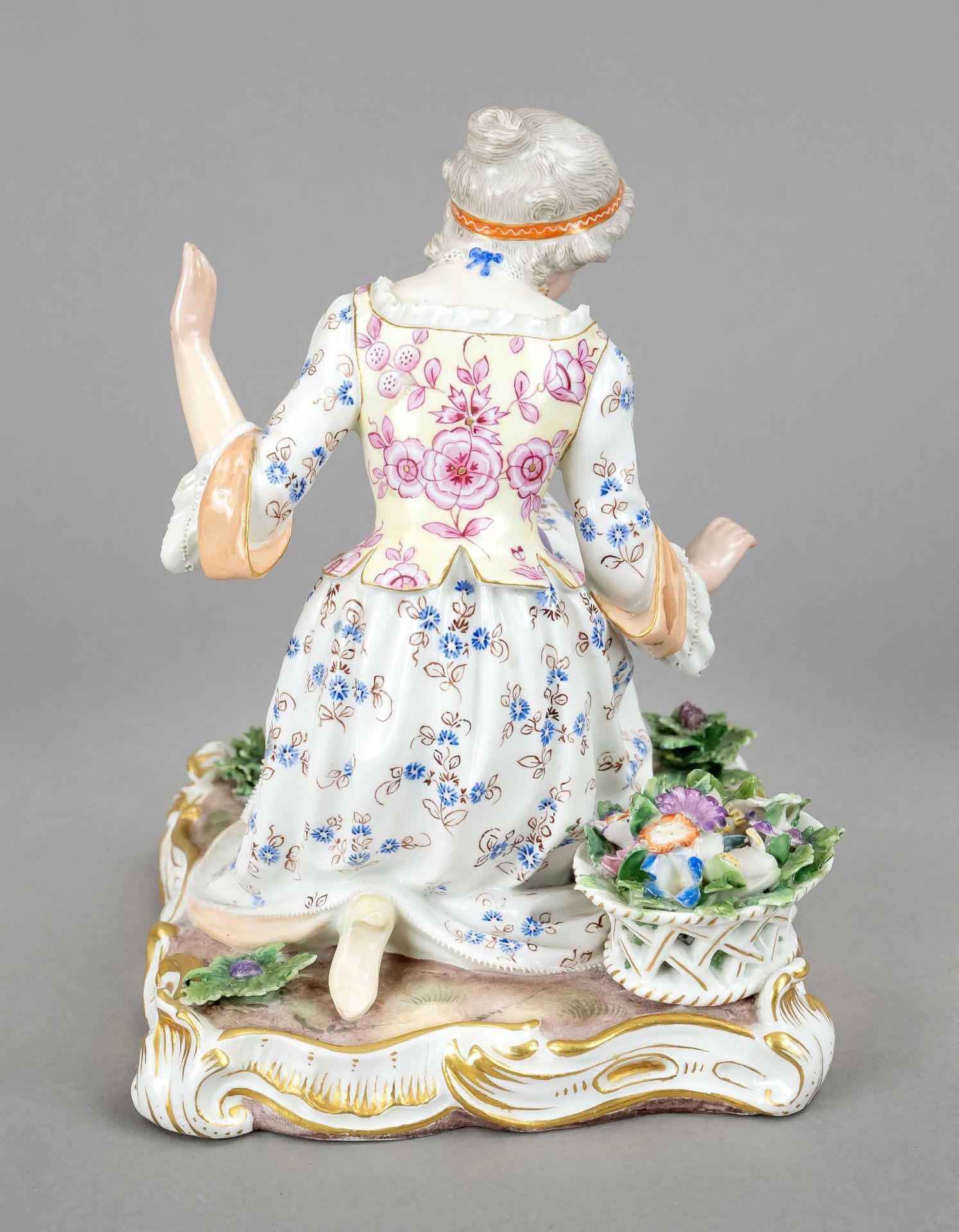 Sitting girl, Meissen, Knauff Schwerter 1850-1924, 2nd choice, designed by Ernst August Leuteritz in - Image 2 of 3