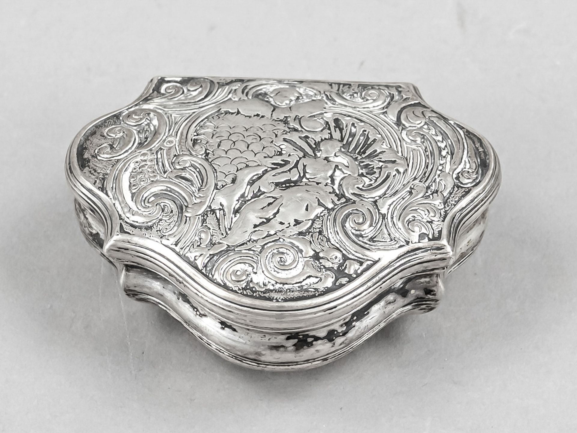 Baroque lidded box, 18th century, master's mark FS in oval, silver 12 solder (750/000), gilding