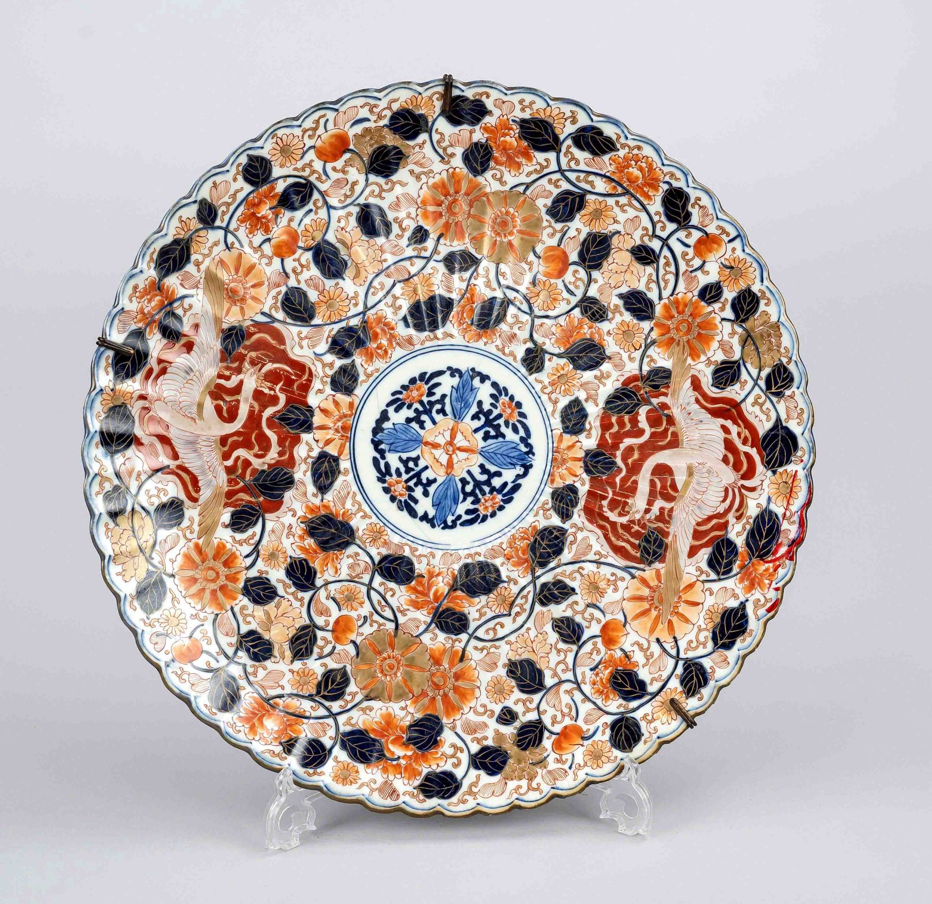 Large Imari chrysanthemum plate, Japan, Arita, Edo period(1603-1868), porcelain with polychrome