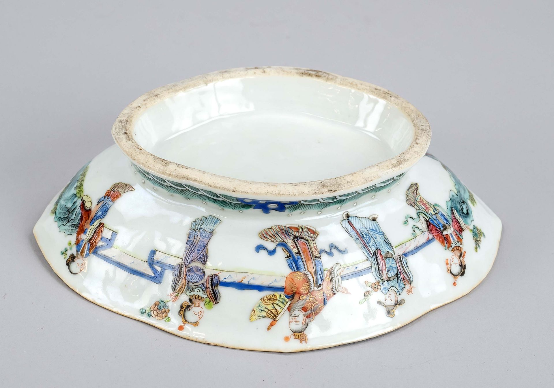 Four-pass foot bowl famille rose, China, Qing dynasty(1644-1911), porcelain with polychrome enamel - Image 2 of 2