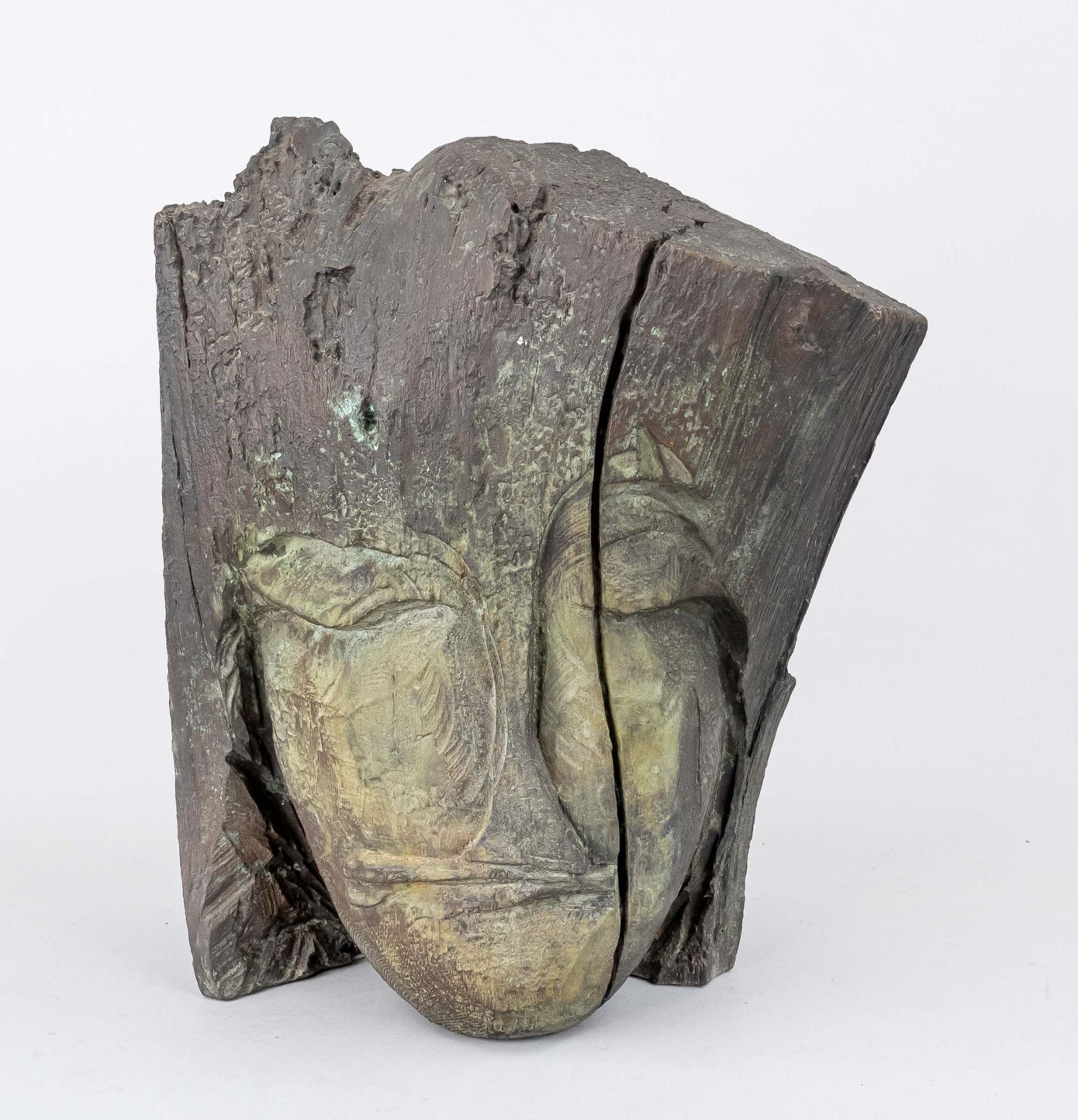 Dietrich Klinge (*1954), head, bronze in the shape of a face carved out of a tree trunk, green-brown