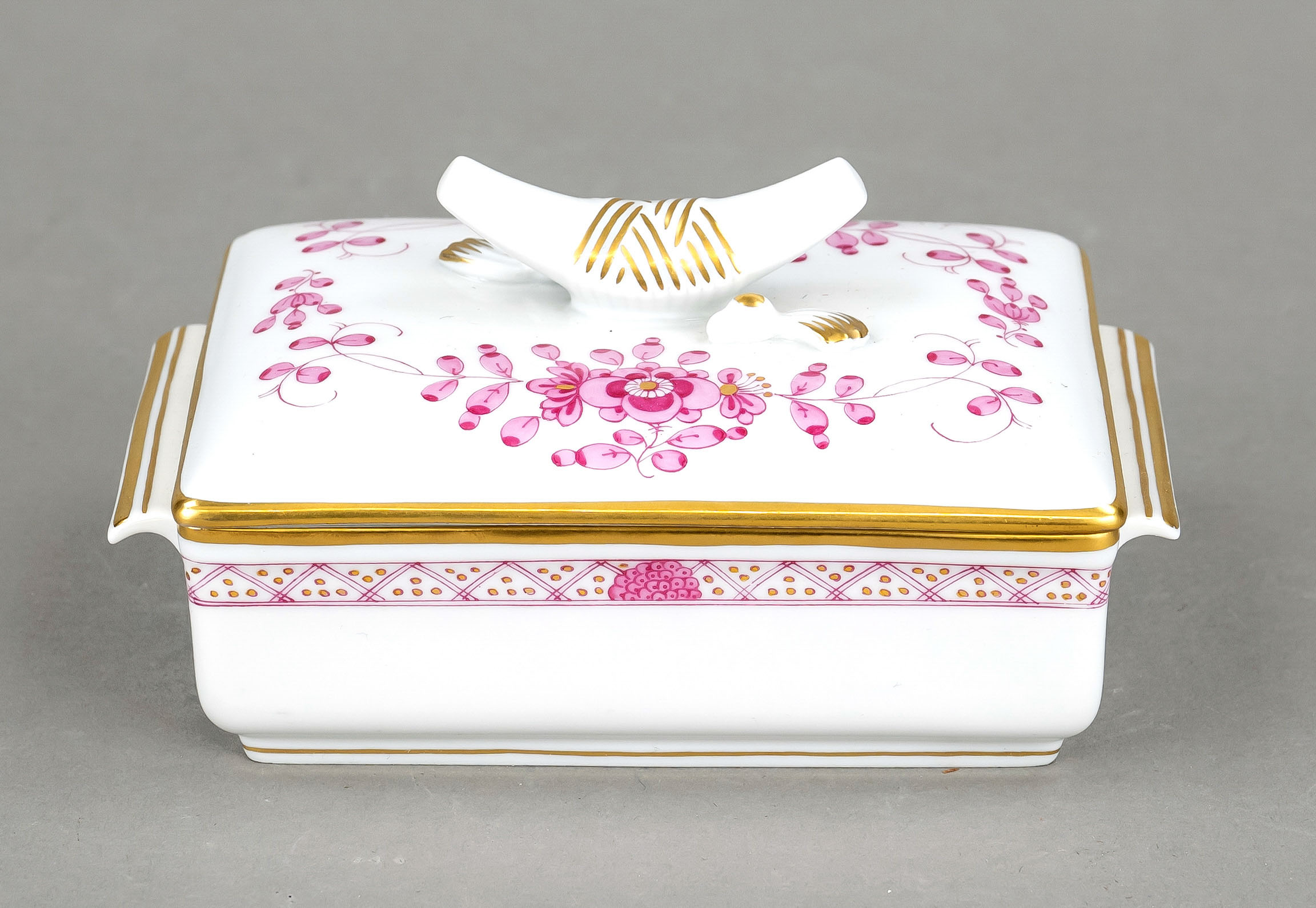 Lidded box, Meissen, mark after 1980, 1st choice, rectangular form with side handles, decor Indian