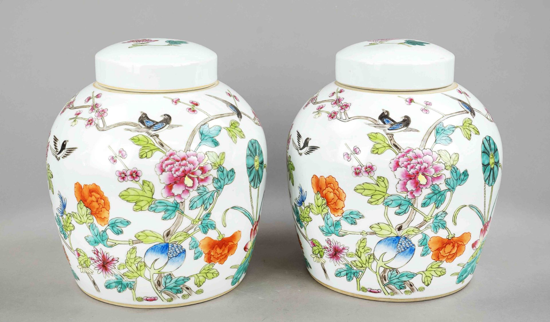 Pair of ginger pots, China, 20th c., porcelain with polychrome glaze painting in 19th c. style,