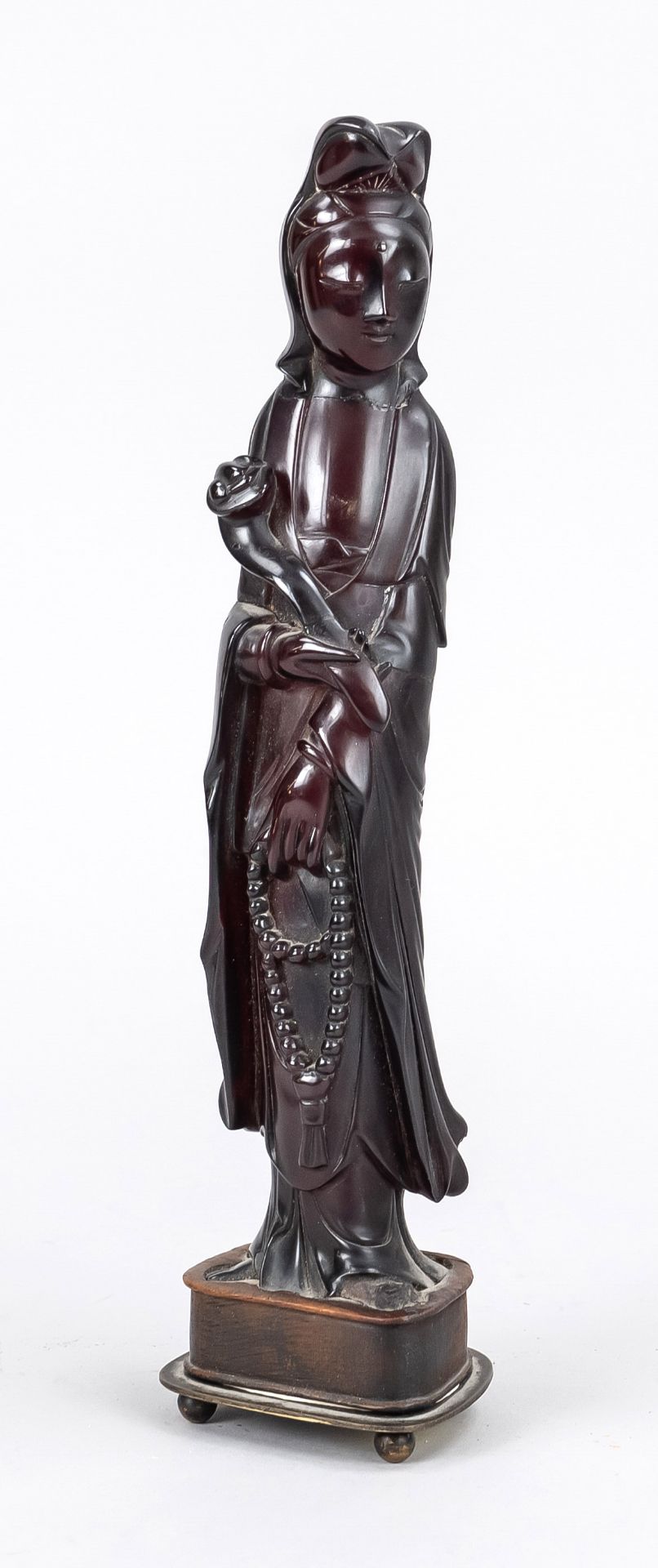 Guanyin with rosary and ruyi wish scepter, China, 19th/20th century, probably amber, figure of