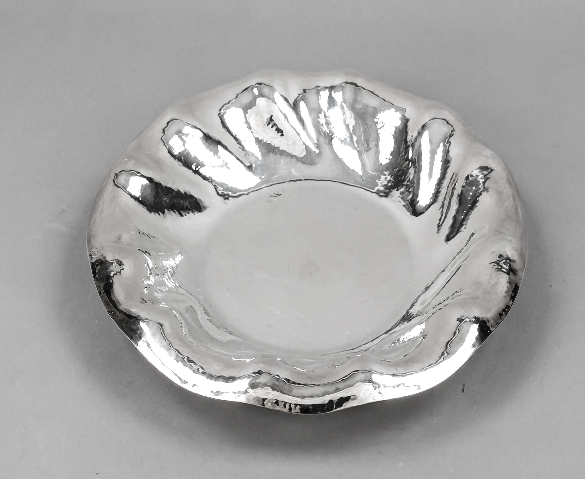 Round bowl, German, 20th century, maker's mark Otto Wolter, Schwäbisch Gmünd, silver 800/000,
