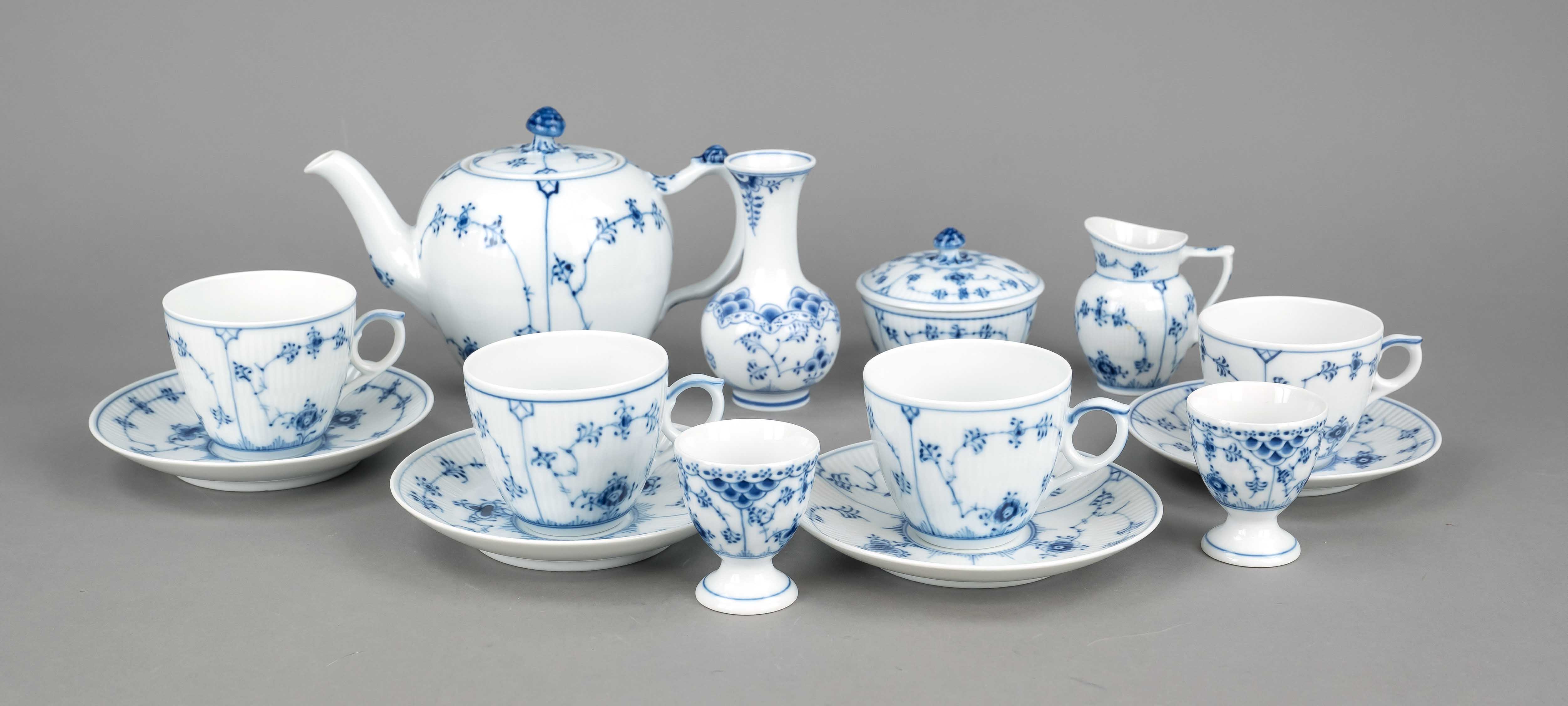 Set of 14 pieces, Royal Copenhagen, Denmark, 20th c., mostly 1st choice, décor Musselmalet in