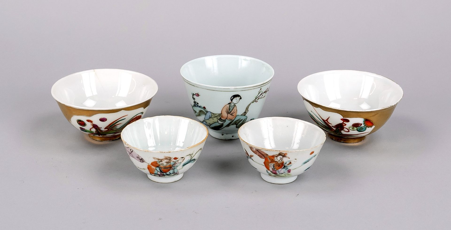 5 Chinese bowls, China, 19th/20th c., 3 Koppchen famille rose with decoration of palace ladies and