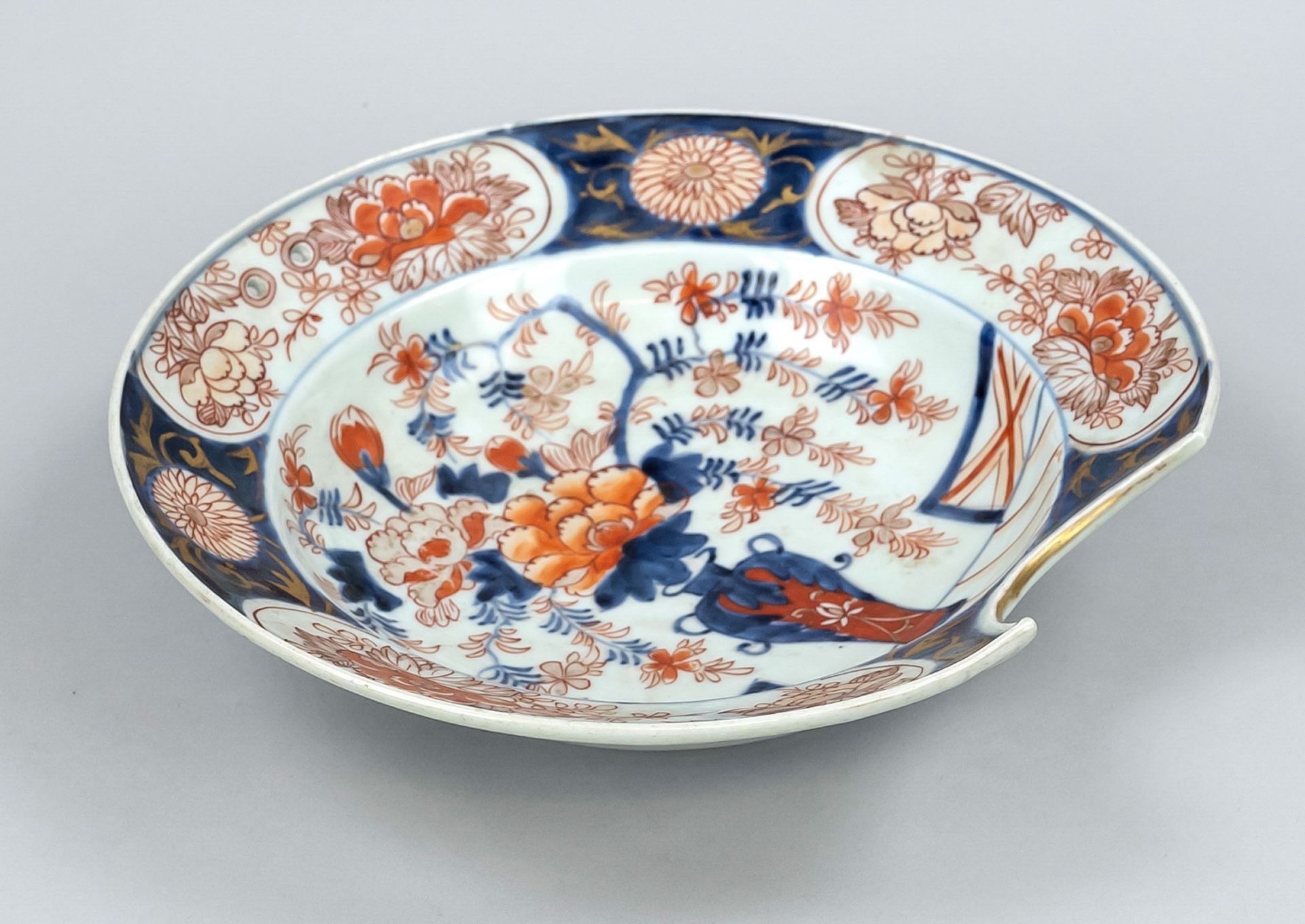 Imari shaving bowl, Japan, Arita, Edo period(1603-1868), c. 1800, porcelain with polychrome glaze