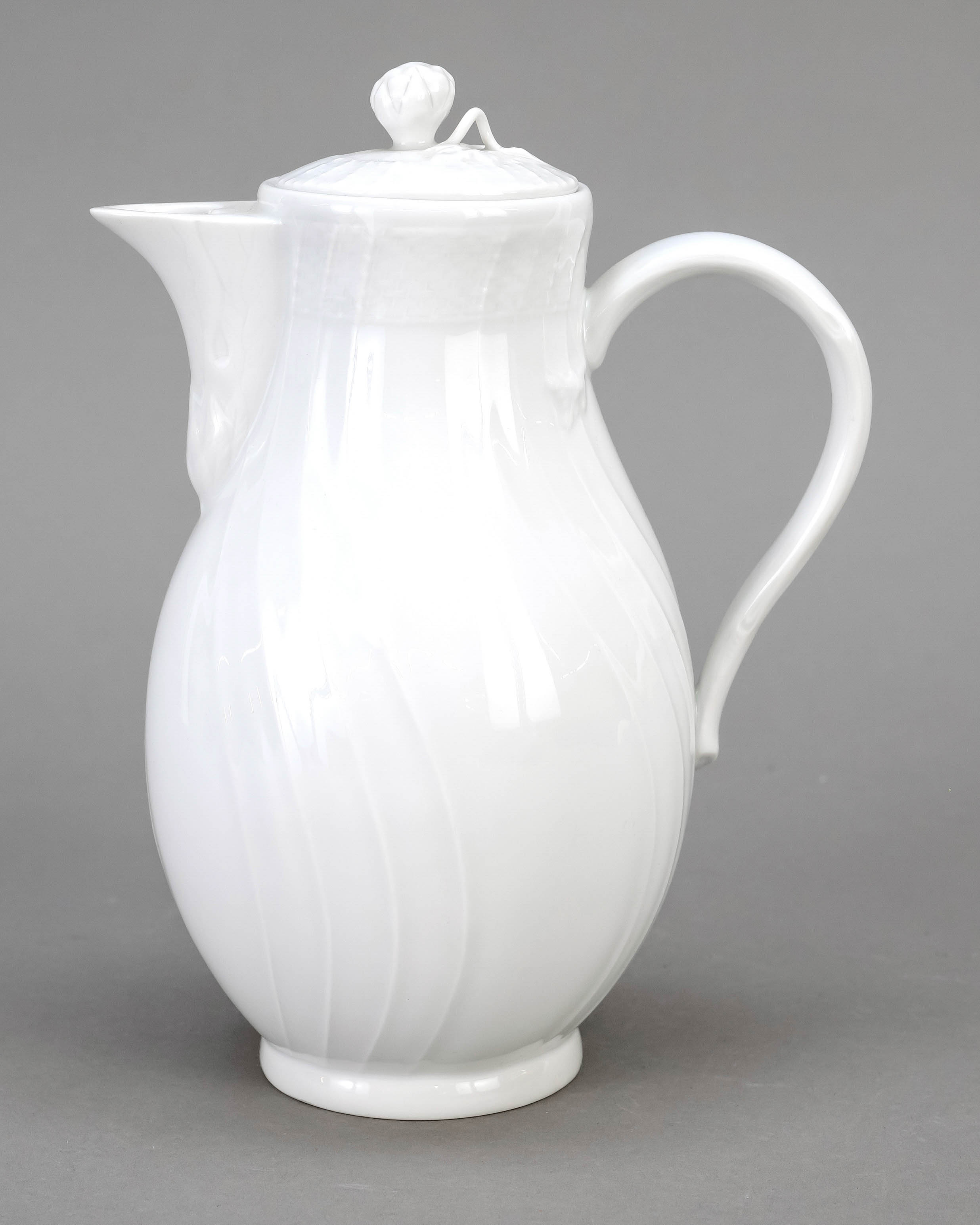 Hot water jug, KPM Berlin, mark 1962-1992, 2nd choice, form Neuozier, white, h. 21 cm