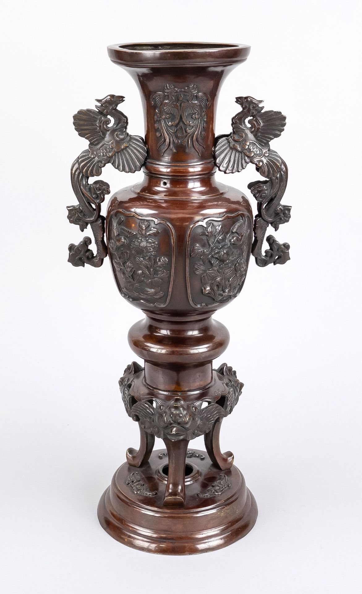 Meiji-style bronze cachepot, China, 20th c., bronzed brass highly polished, bird-flower motifs as