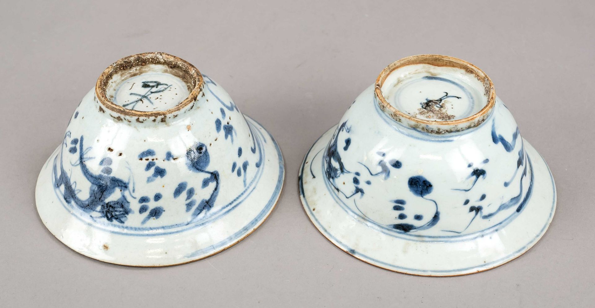 Pair of blue and white bowls, China, Qing dynasty(1644-1912), 18th-19th century, grayish porcelain - Image 2 of 2