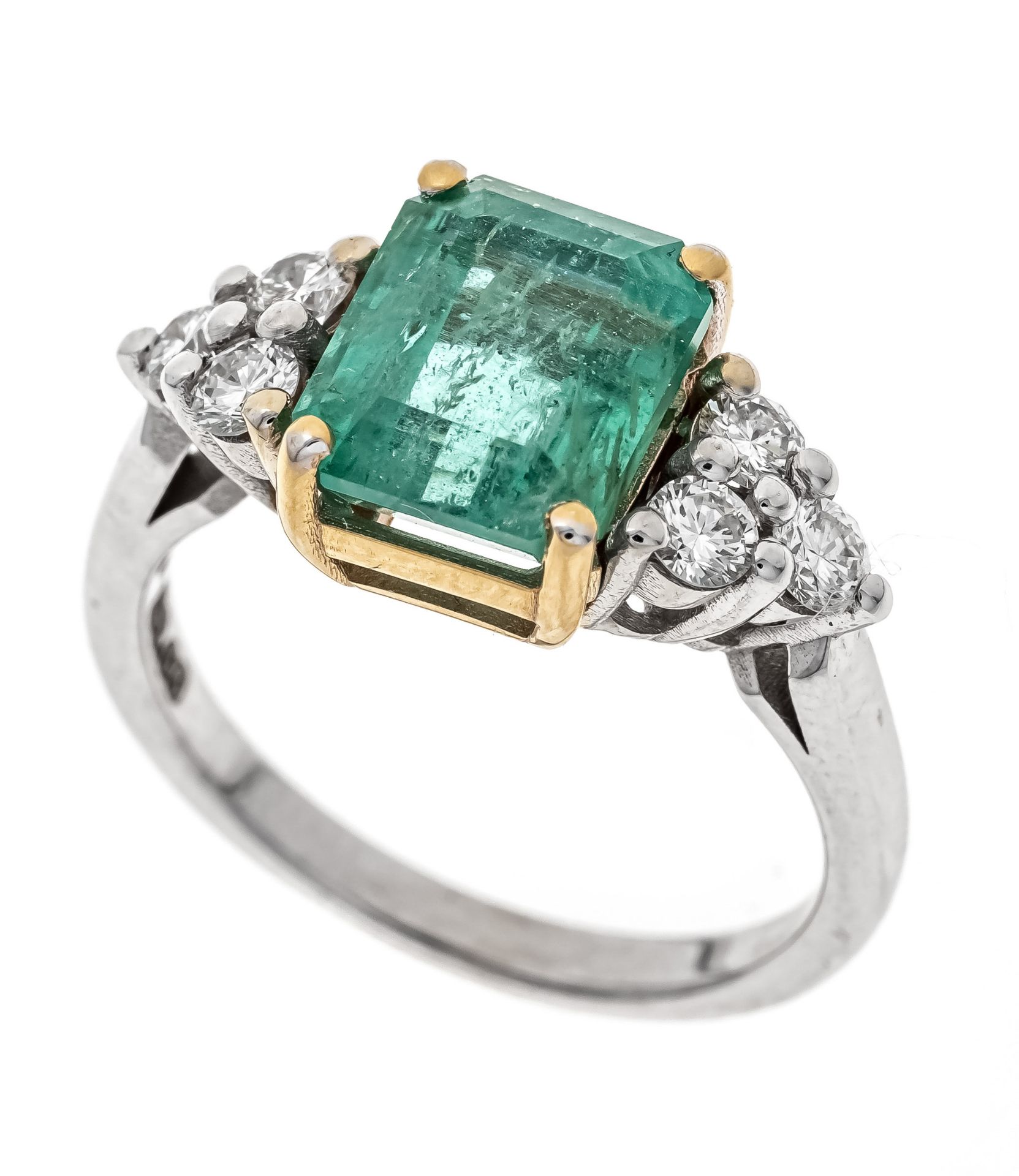 Emerald diamond ring WG/GG 750/000 with an emerald cut faceted emerald 3,06 ct (engraved), lighter