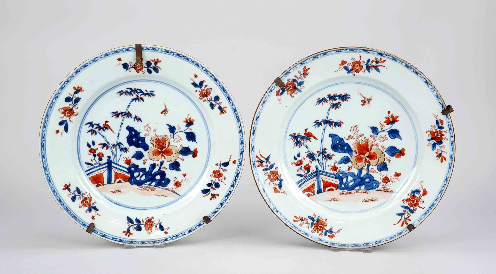 Pair of Imari plates, China, Qing dynasty(1644-1911), 18th century, porcelain with polychrome