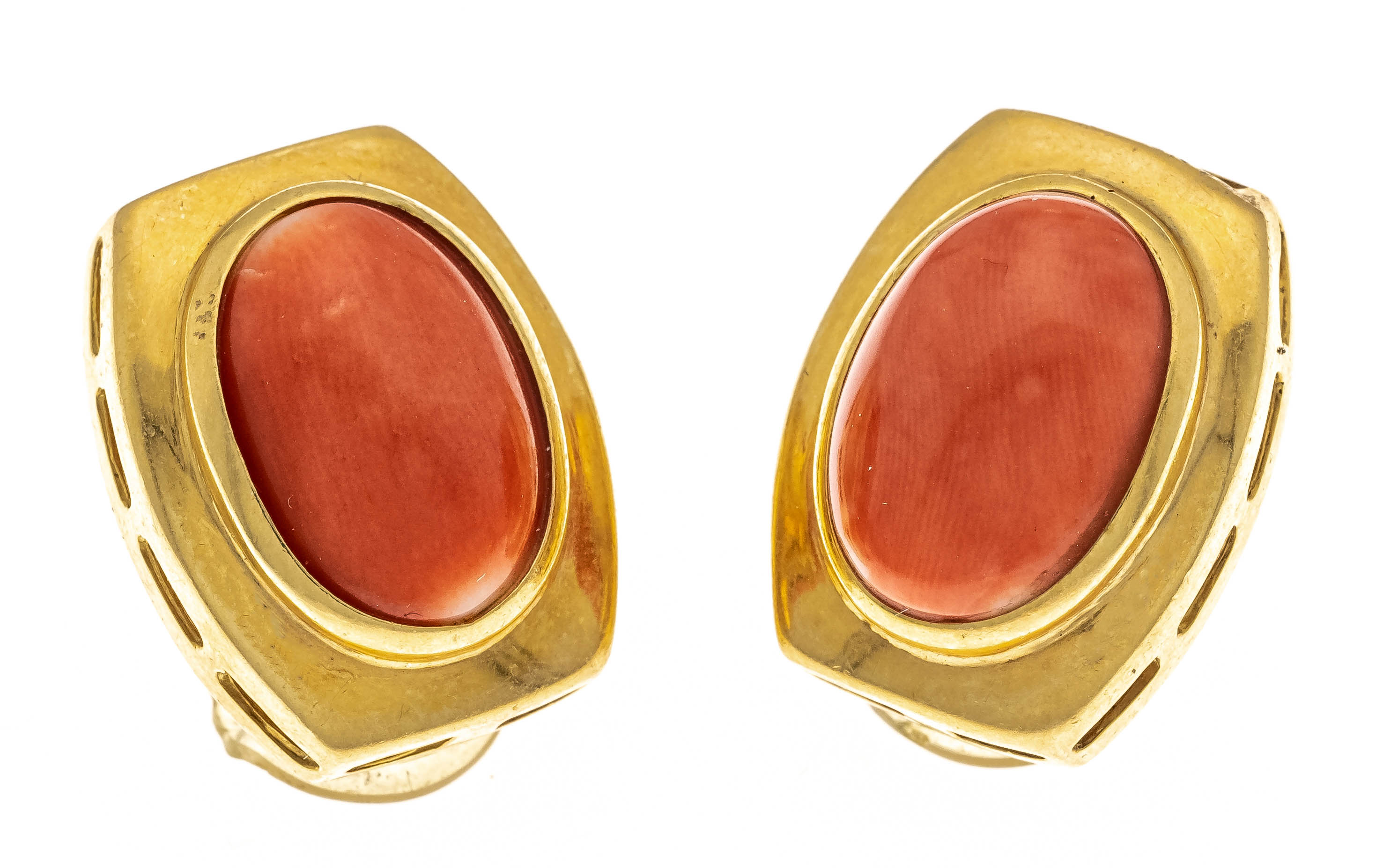 Coral earclips GG 750/000 with fine oval coral cabochons 14 x 10 mm, l. 19 mm, 12,4 g
