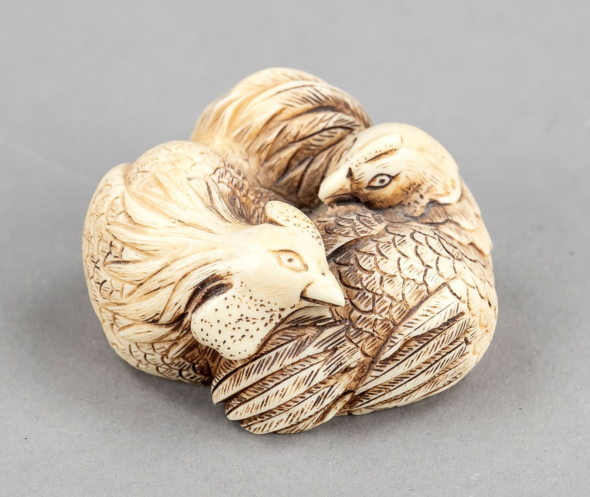 Okimono ''Rooster and chicken'', Japan, 20th century, mass carved small sculpture of a pair of