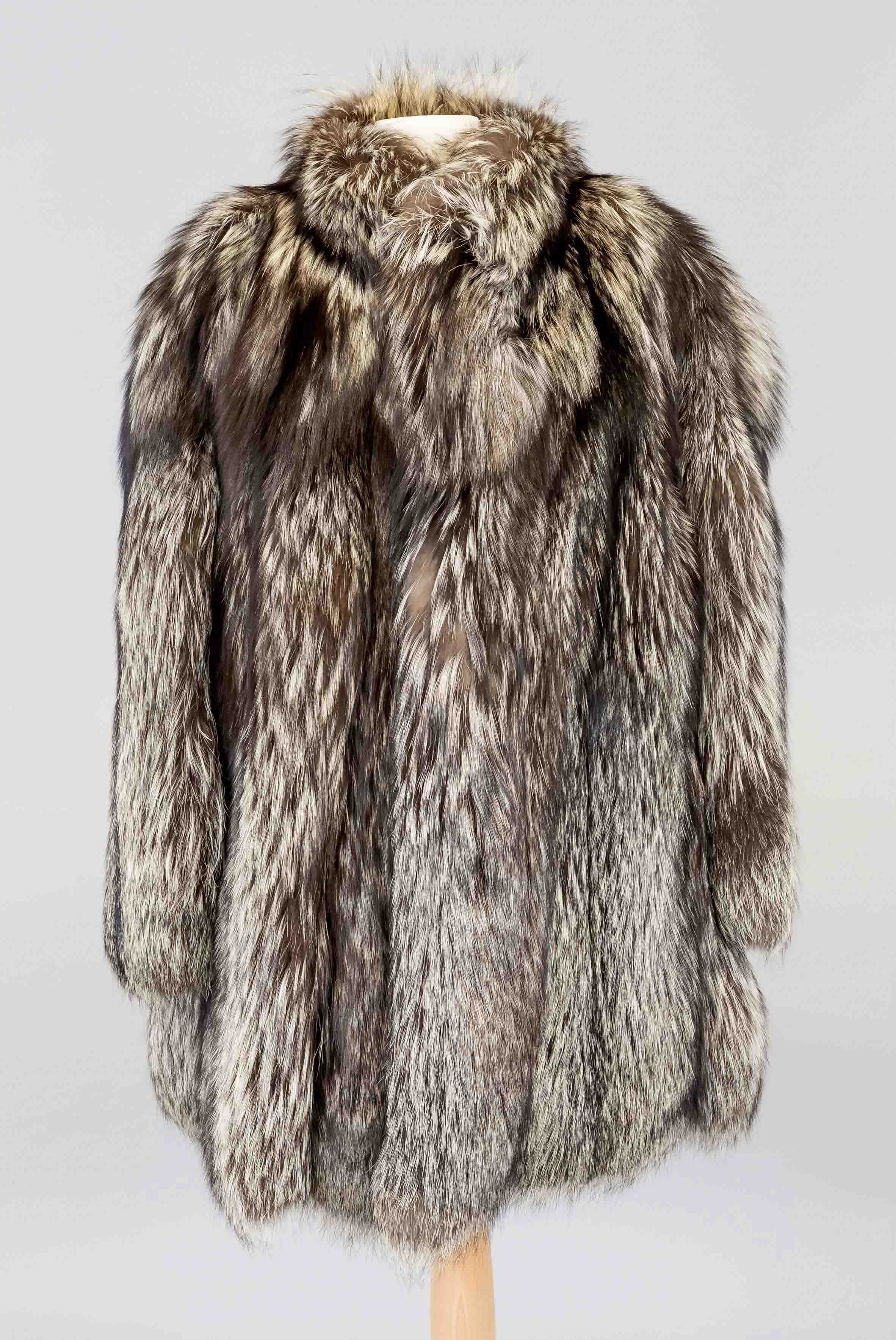 Ladies short coat, 2nd half of 20th century, silver fox, small coat collar, closure by hidden fur