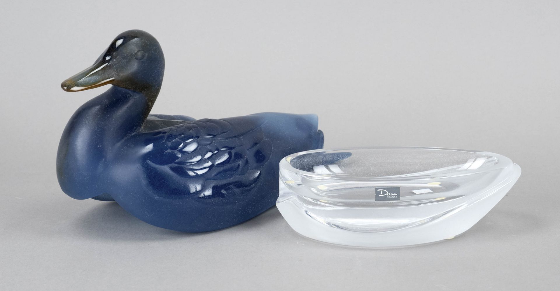 Large figural lidded box, France, 2nd half of 20th c., Daum, Nancy, in the shape of a duck, clear - Image 2 of 2