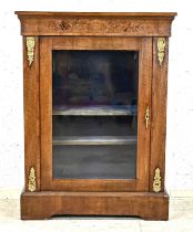 Showcase around 1860, walnut veneered, brass applications, 102 x 76 x 32 .cm -The furniture can