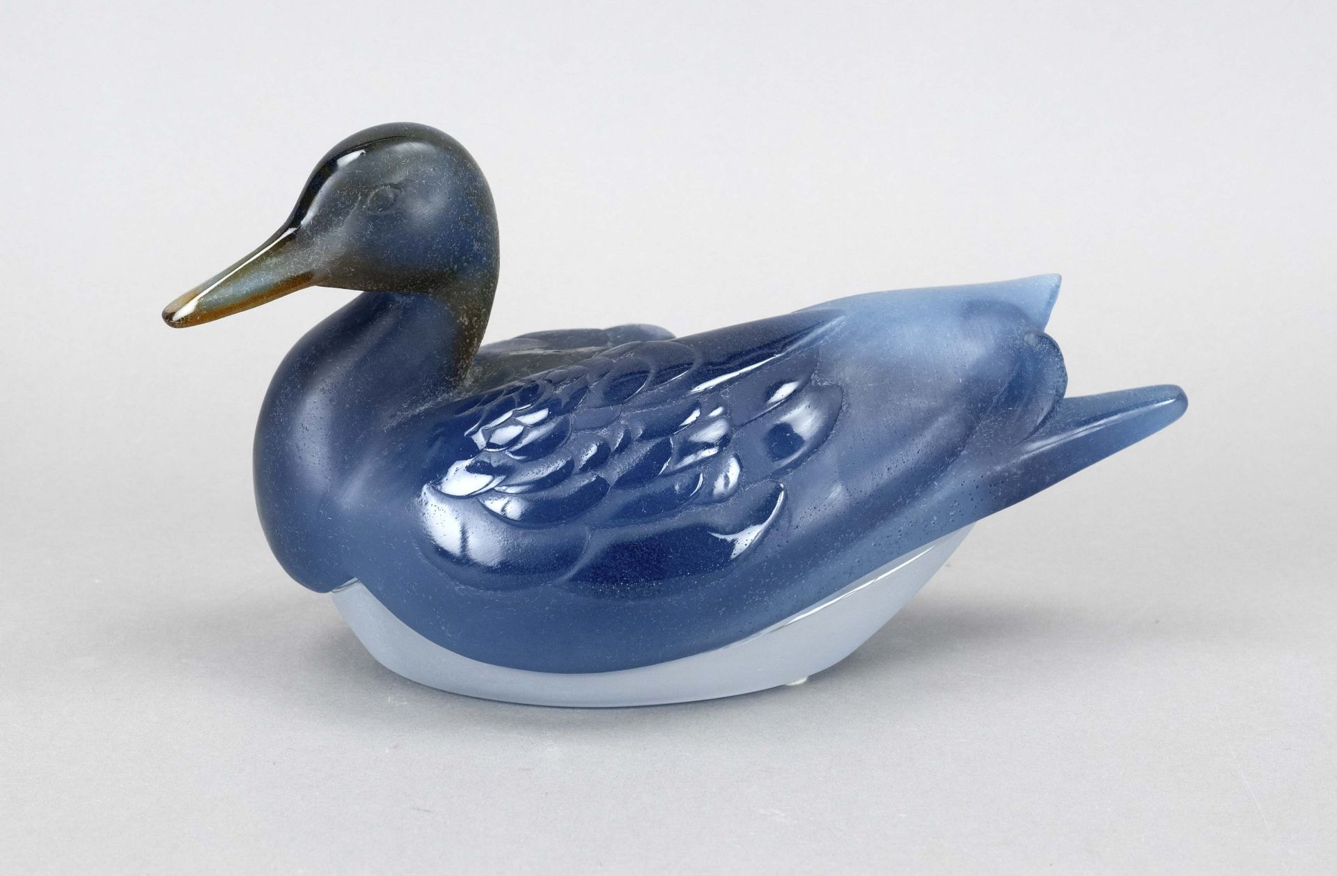 Large figural lidded box, France, 2nd half of 20th c., Daum, Nancy, in the shape of a duck, clear