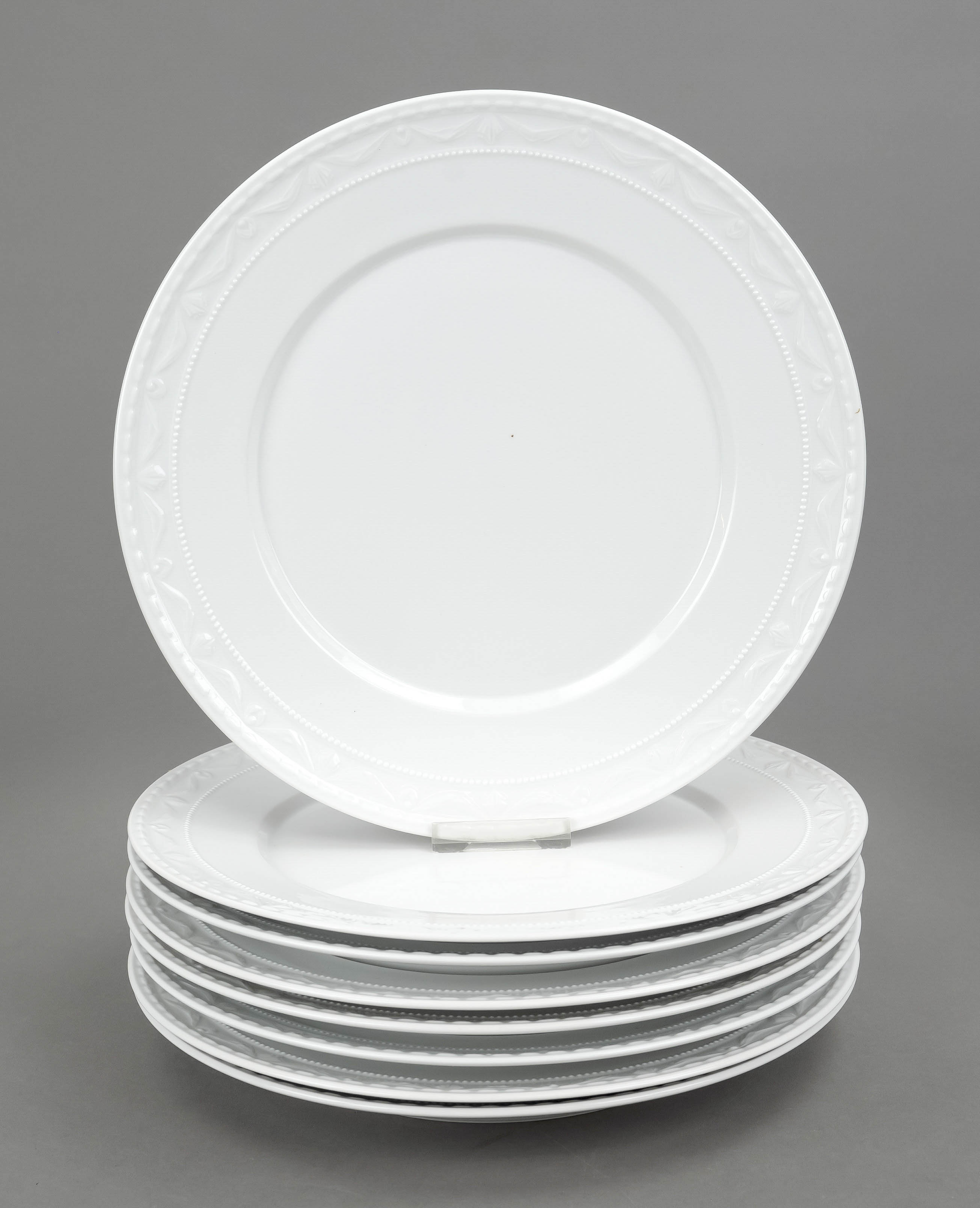 Eight gourmet plates, KPM Berlin, mark 1962-2000, 2nd choice, form Kurland, design for the last duke