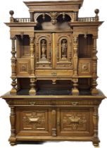 Magnificent Wilhelminian buffet circa 1880/90, walnut solid and veneered, with numerous carvings and