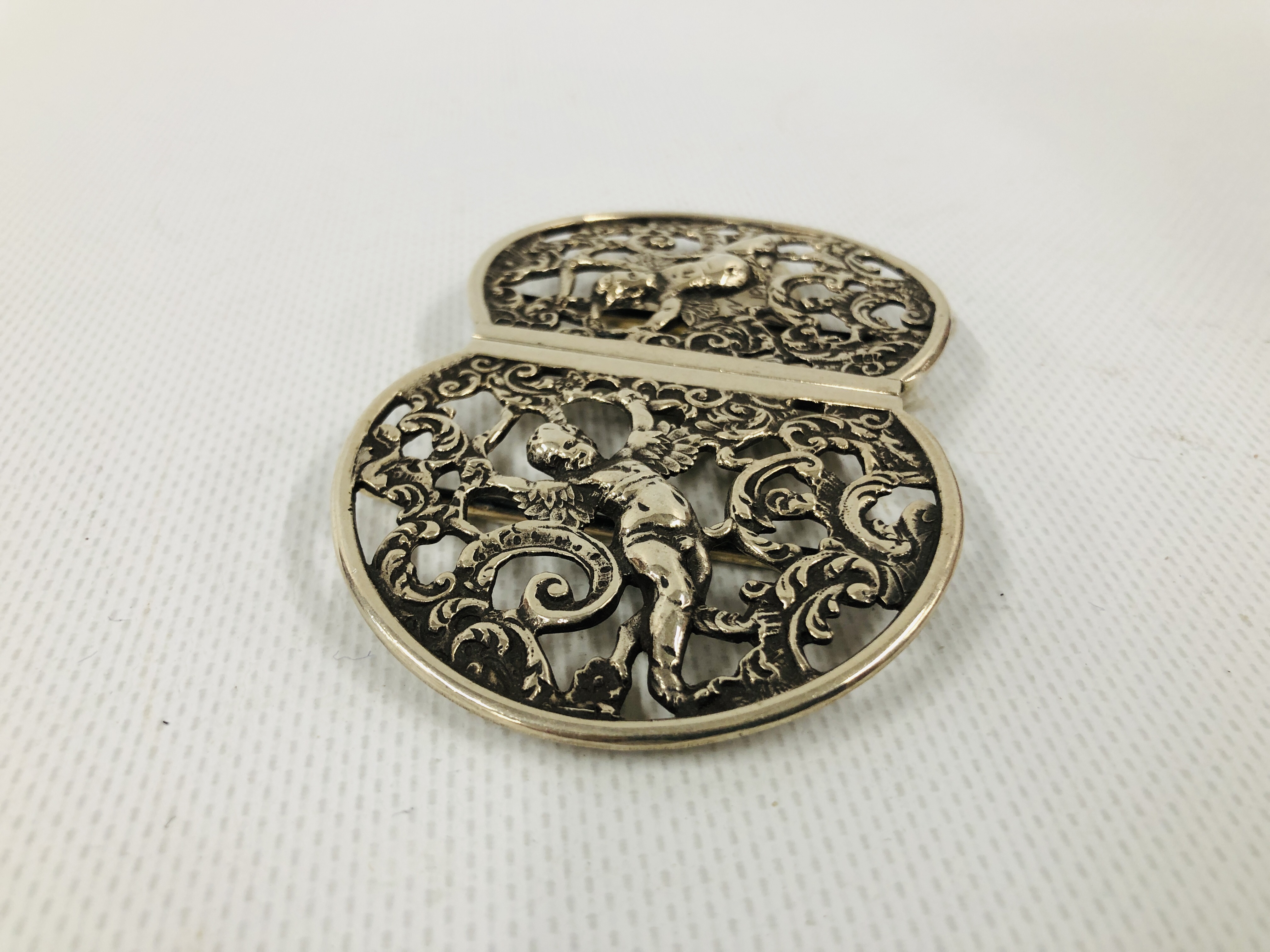 A SILVER TWO-PART BUCKLE BY IVOR BAGGOT LONDON 1992, L 9.5CM. - Image 3 of 5