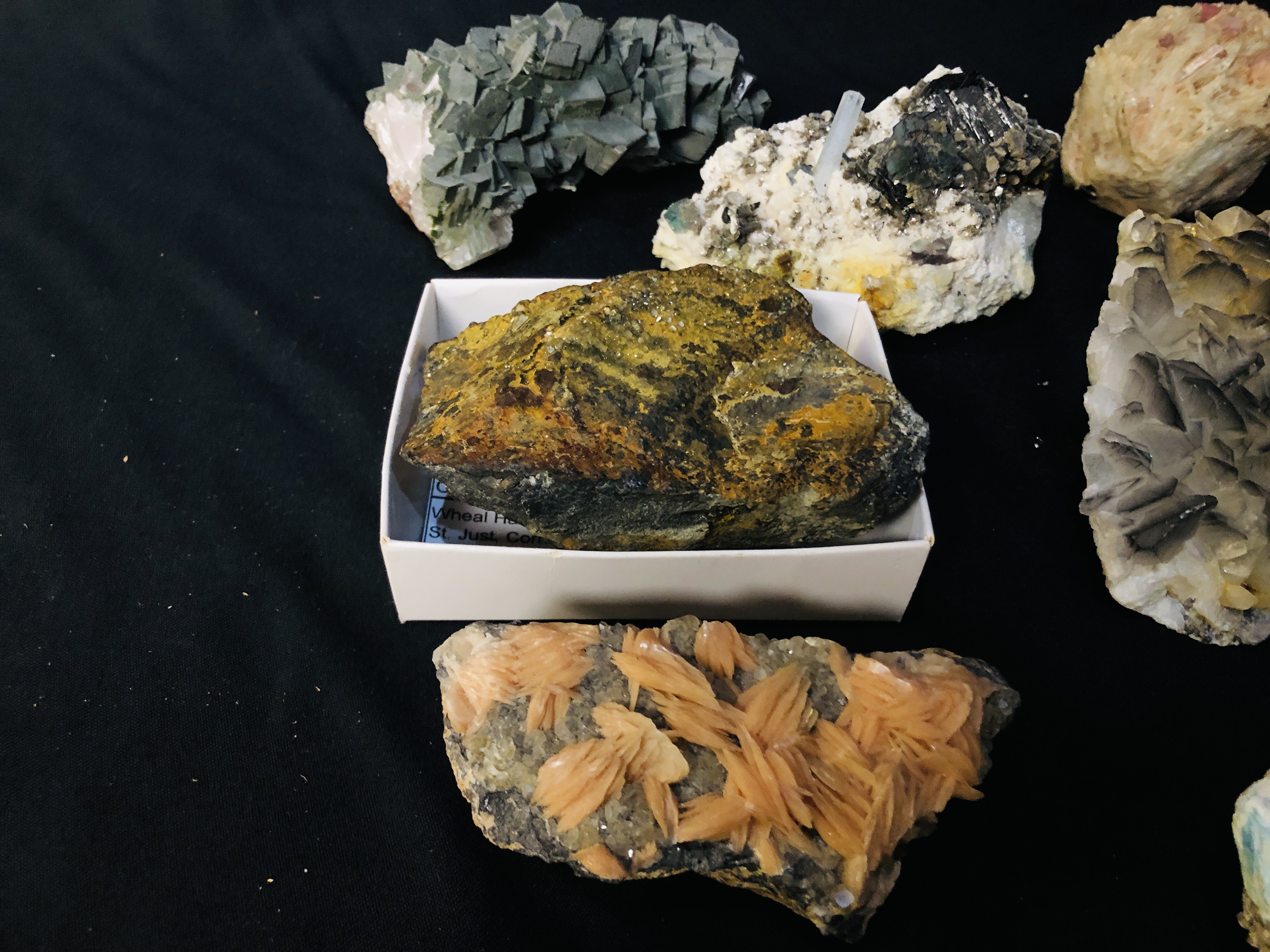 A COLLECTION OF APPROX 7 CRYSTAL AND MINERAL ROCK EXAMPLES TO INCLUDE CLINOPTILOLITE ETC. - Image 6 of 6