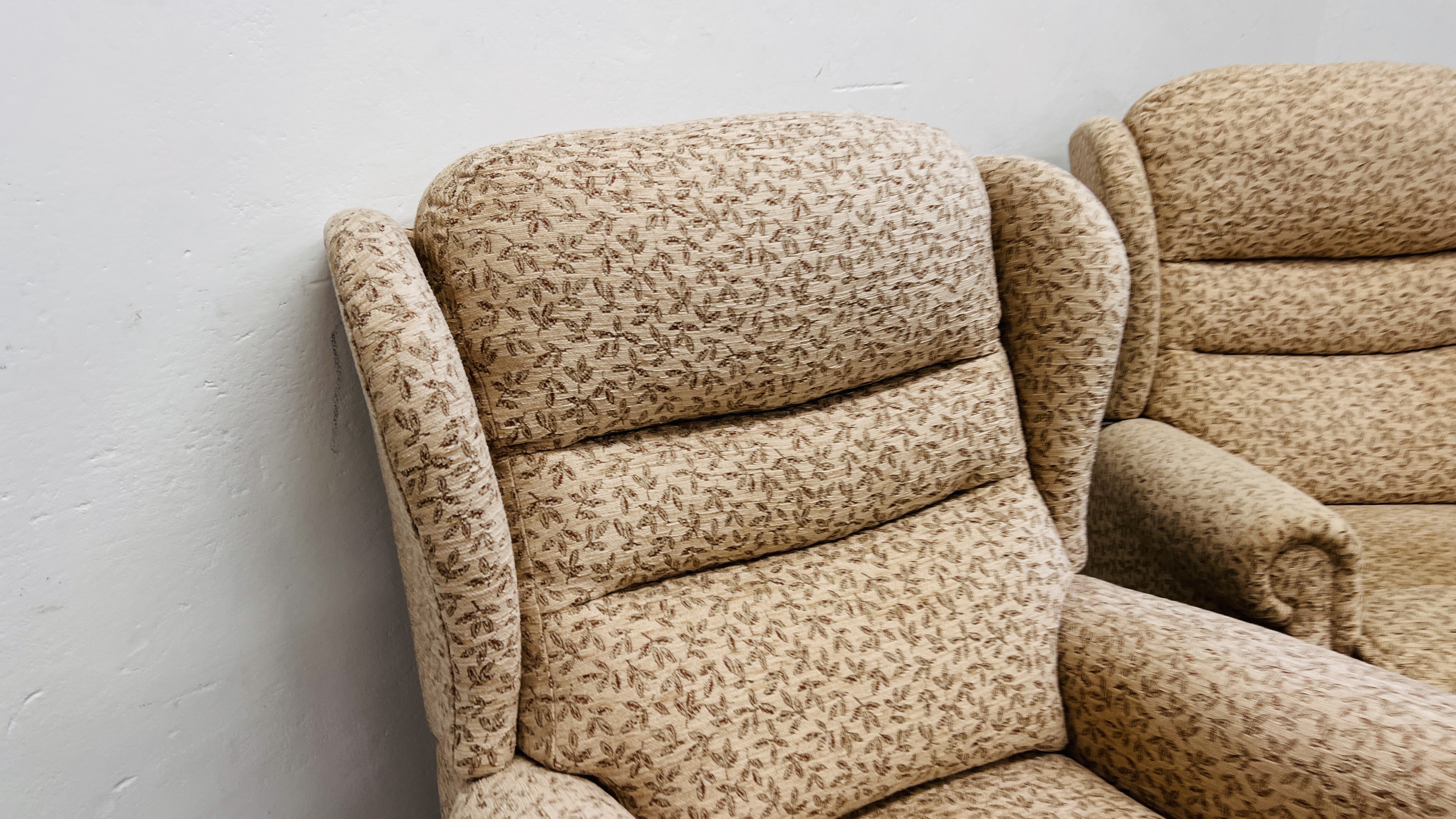 A MODERN CREAM PATTERN EASY CHAIR ALONG WITH A MATCHING TWIN RECLINER THREE SEATER SOFA. - Image 6 of 15