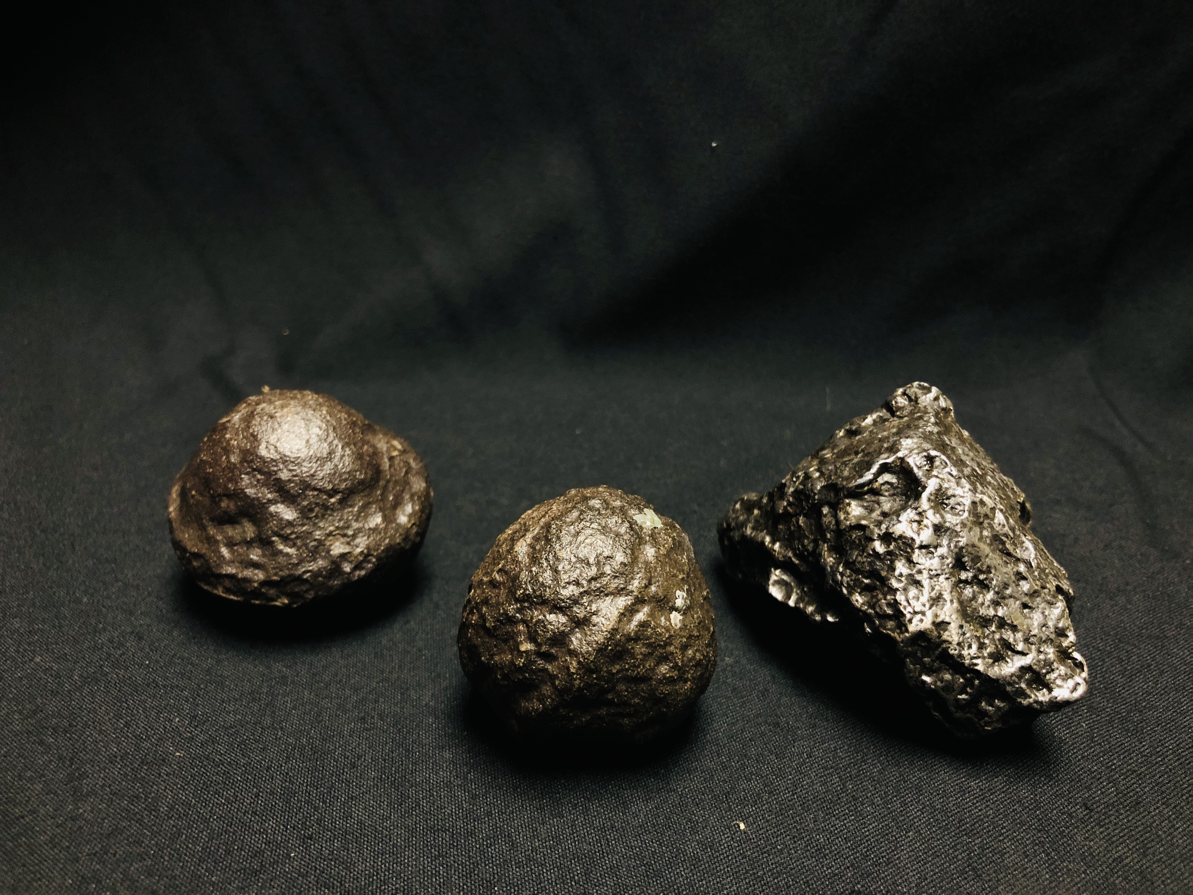 A GROUP OF 3 METEORITE EXAMPLES FROM AROUND THE WORLD, VARIOUS COMPOSITIONS AND SIZES, - Image 2 of 2