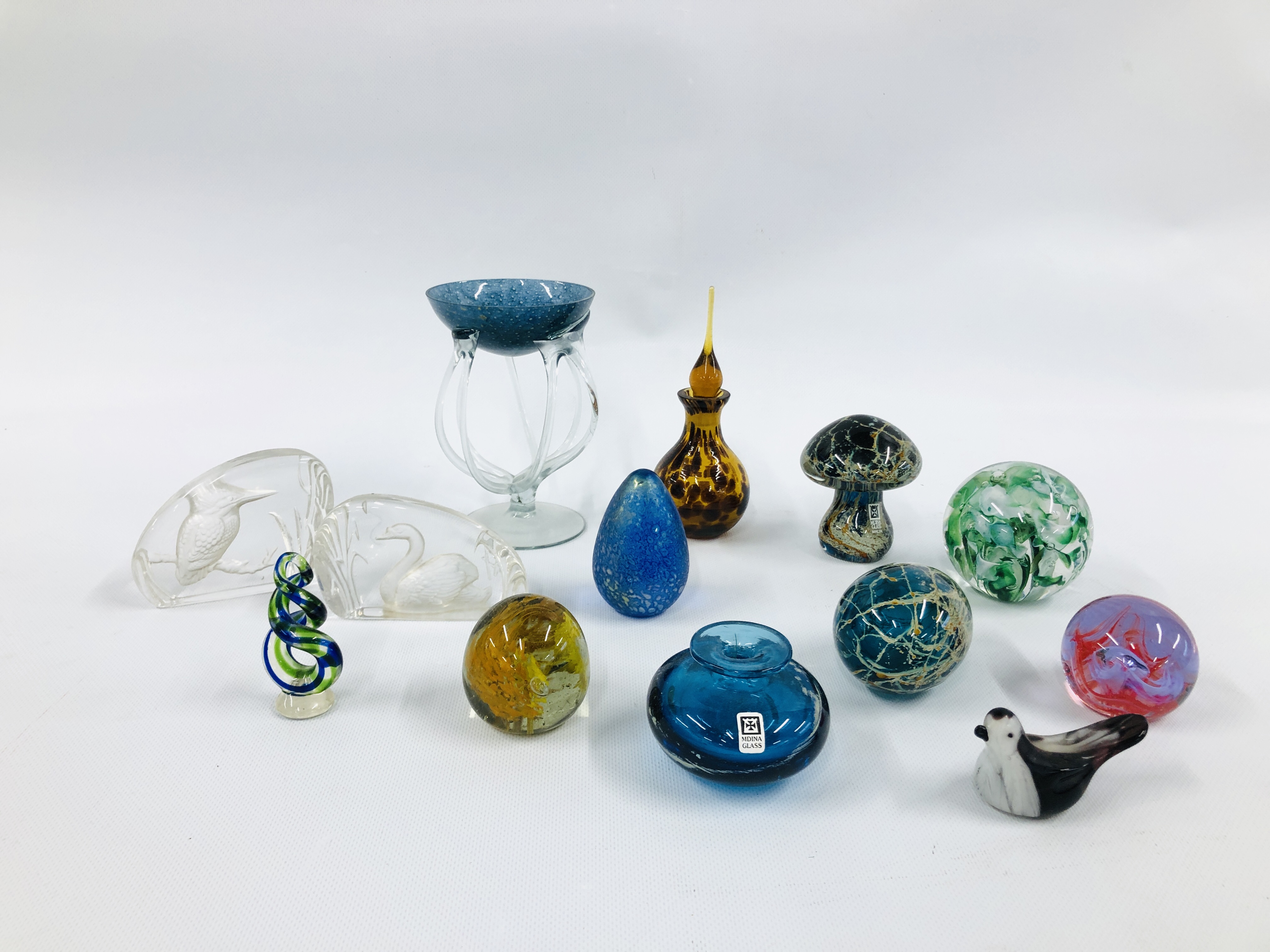 A COLLECTION OF ASSORTED ART GLASS PAPERWEIGHTS, VASES, ETC.