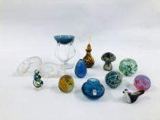 A COLLECTION OF ASSORTED ART GLASS PAPERWEIGHTS, VASES, ETC.