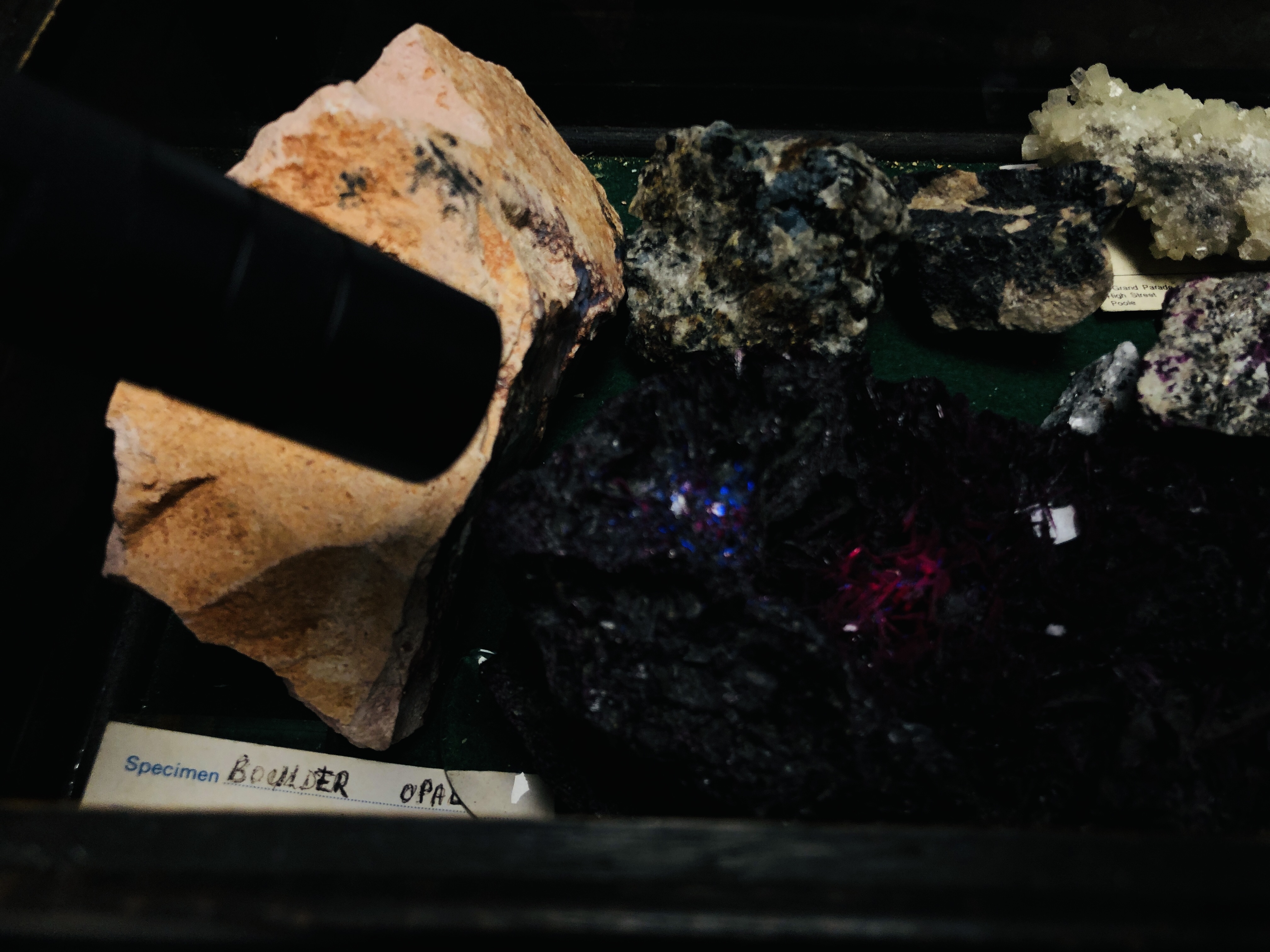 A COLLECTION OF CRYSTAL AND MINERAL ROCK EXAMPLES IN A DISPLAY CASE INSCRIBED "THE OPAL" FOR IN - Image 2 of 5