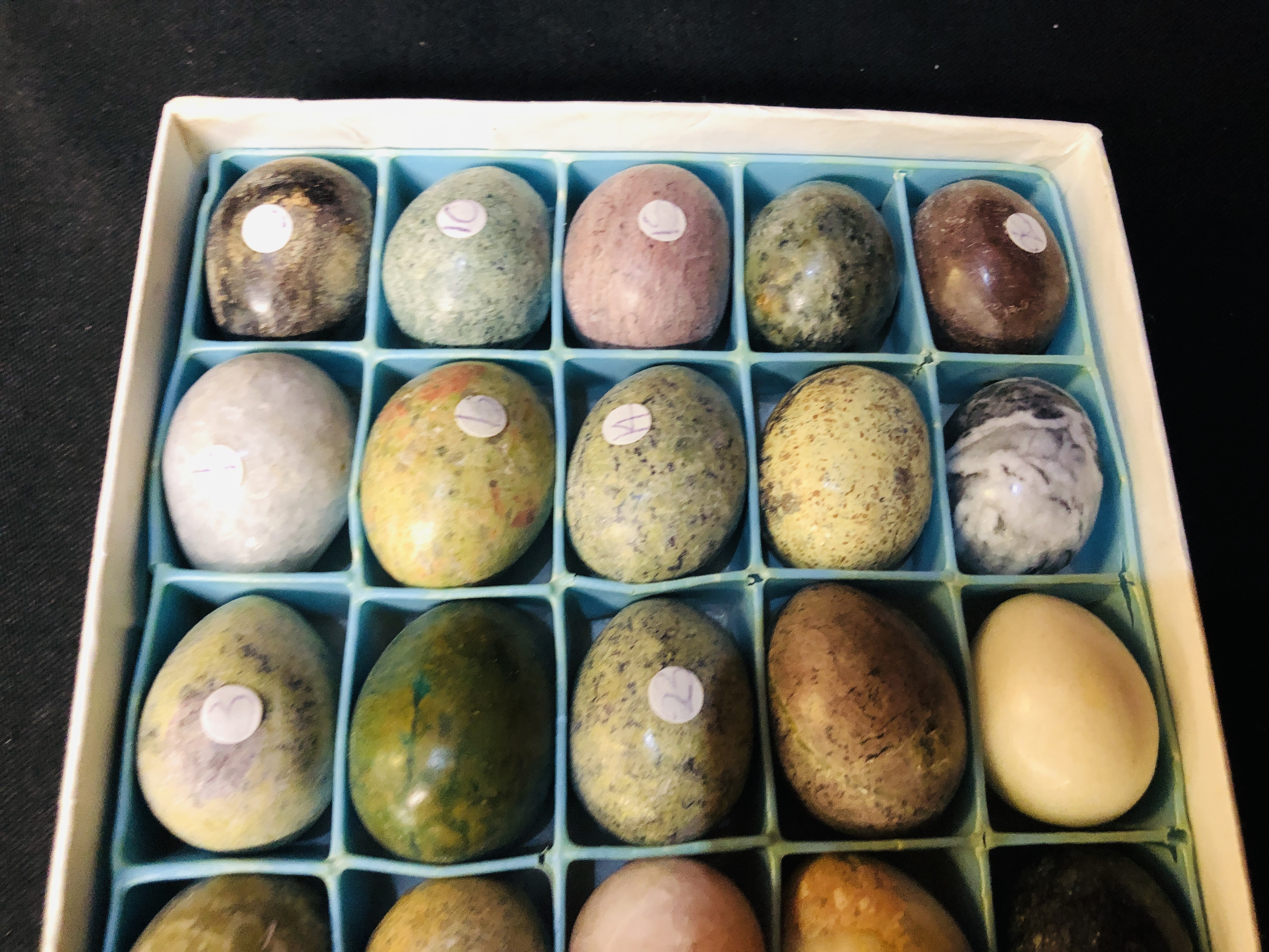 PAST TIMES SEMI-PRECIOUS STONE EGG COLLECTION, 25 IN TOTAL, IN ORIGINAL FITTED DISPLAY BOX. - Image 3 of 4